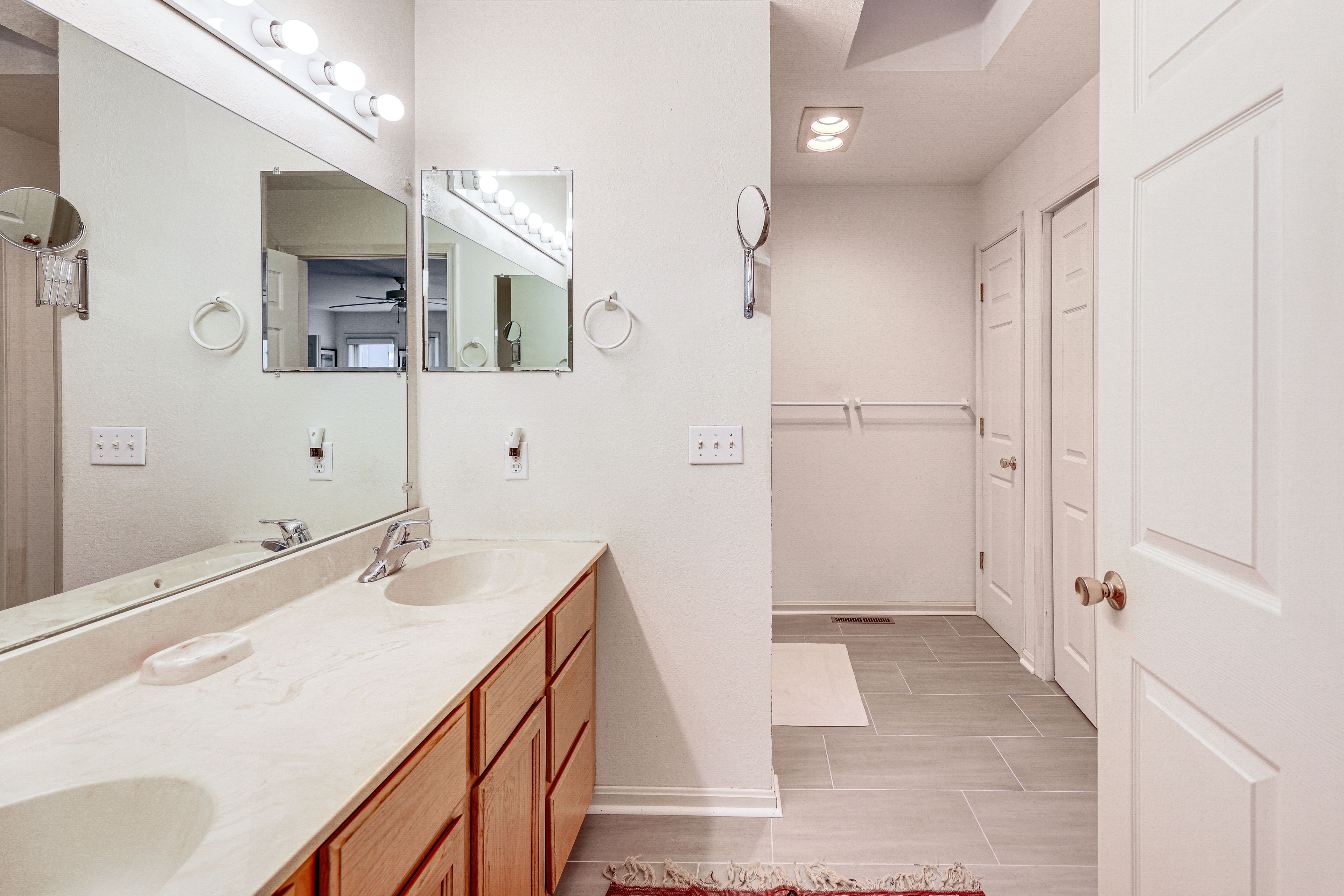 En-Suite Bathroom | Washer & Dryer | Towels Provided