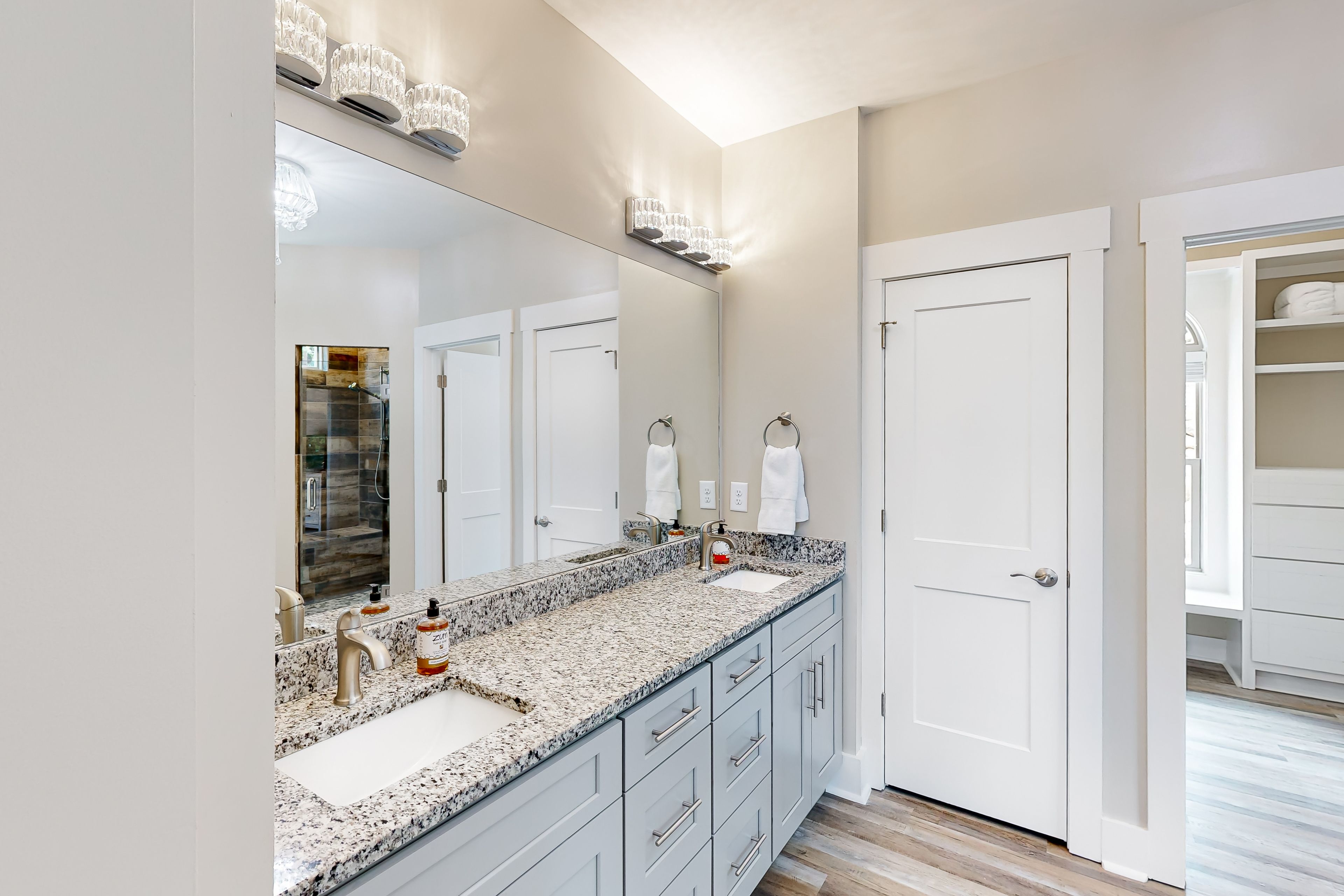 Full Bathroom | Main Level