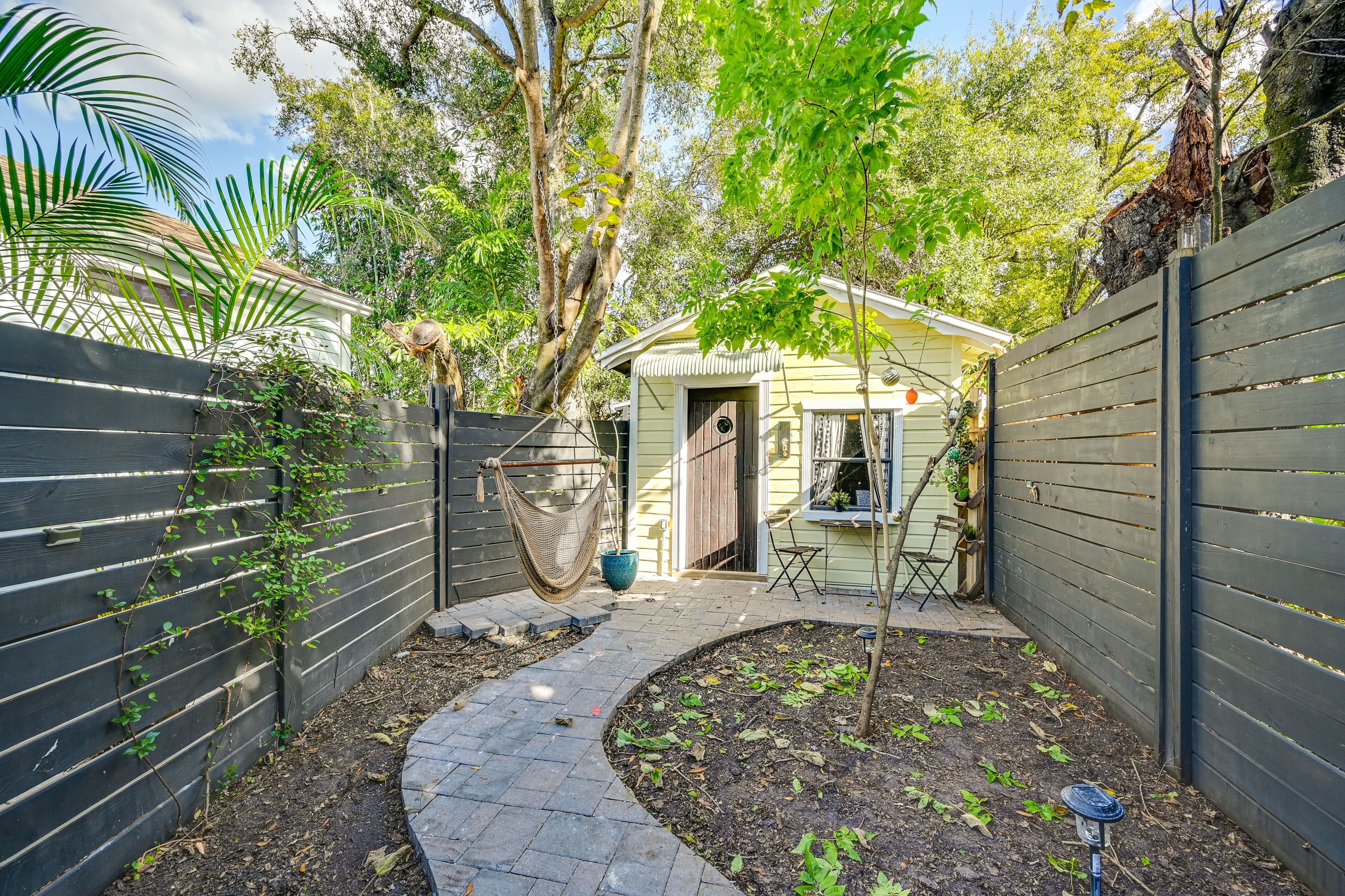 Tampa Vacation Rental | Studio | 1BA | 700 Sq Ft | Threshold Step to Enter