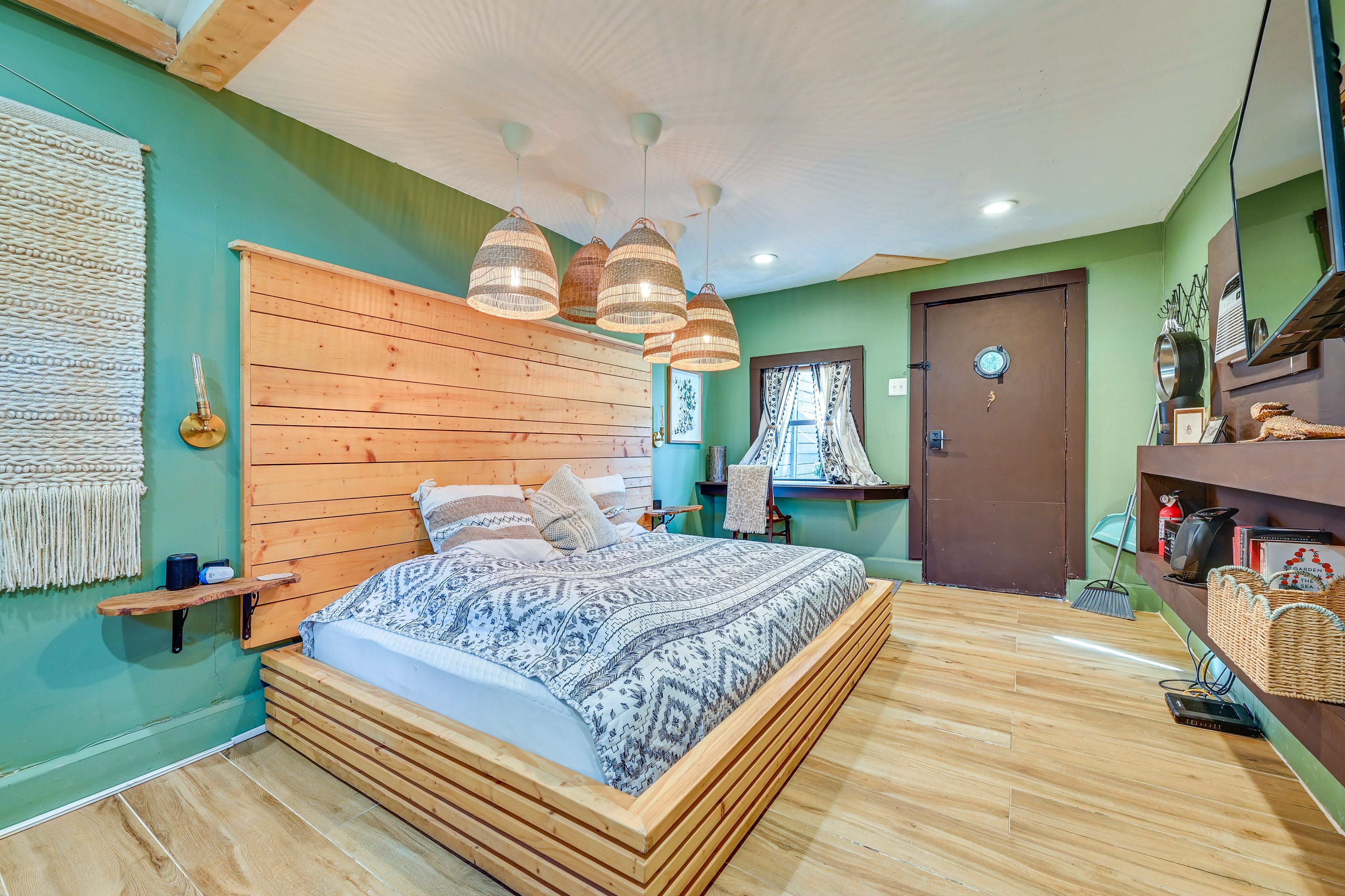 Studio Interior | Full Bed | Dining Area | Smart TV