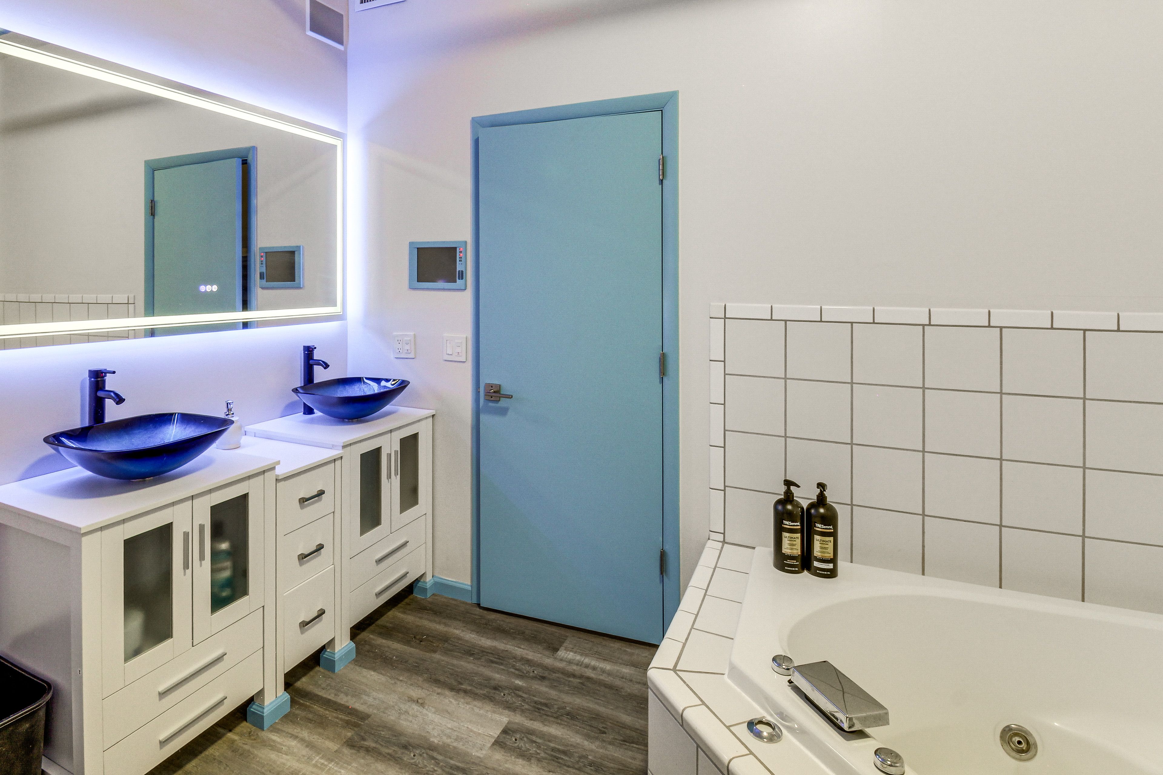 Full Bathroom | 1st Level