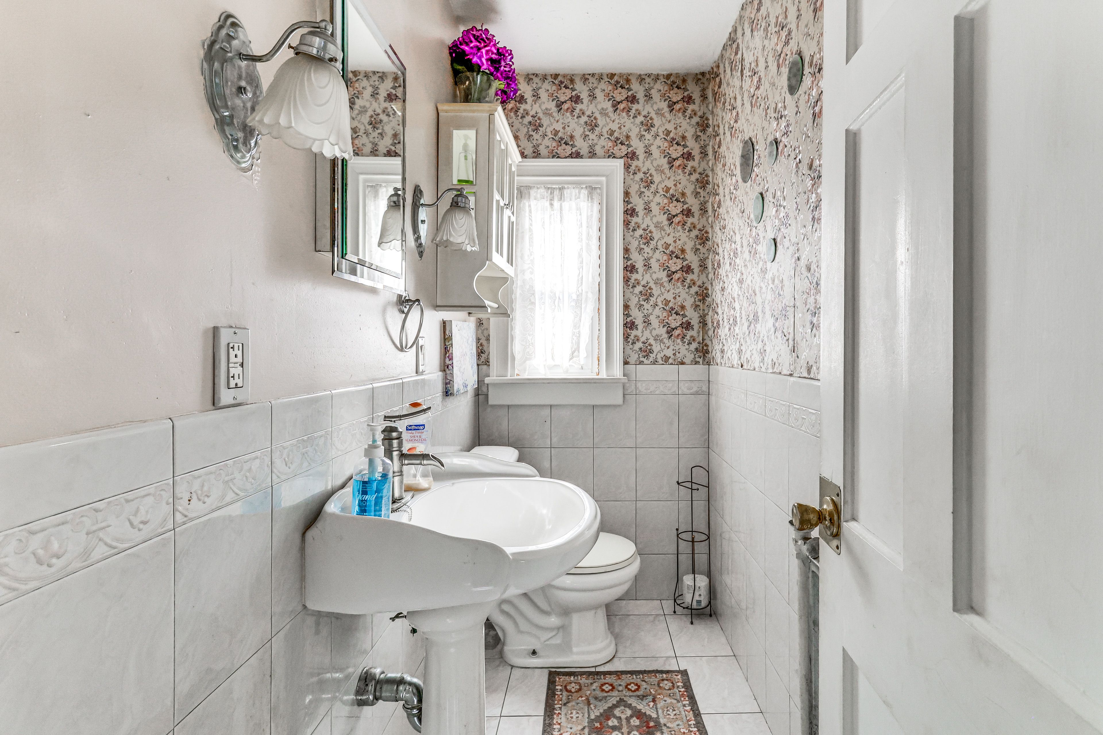 Half Bathroom | 1st Floor