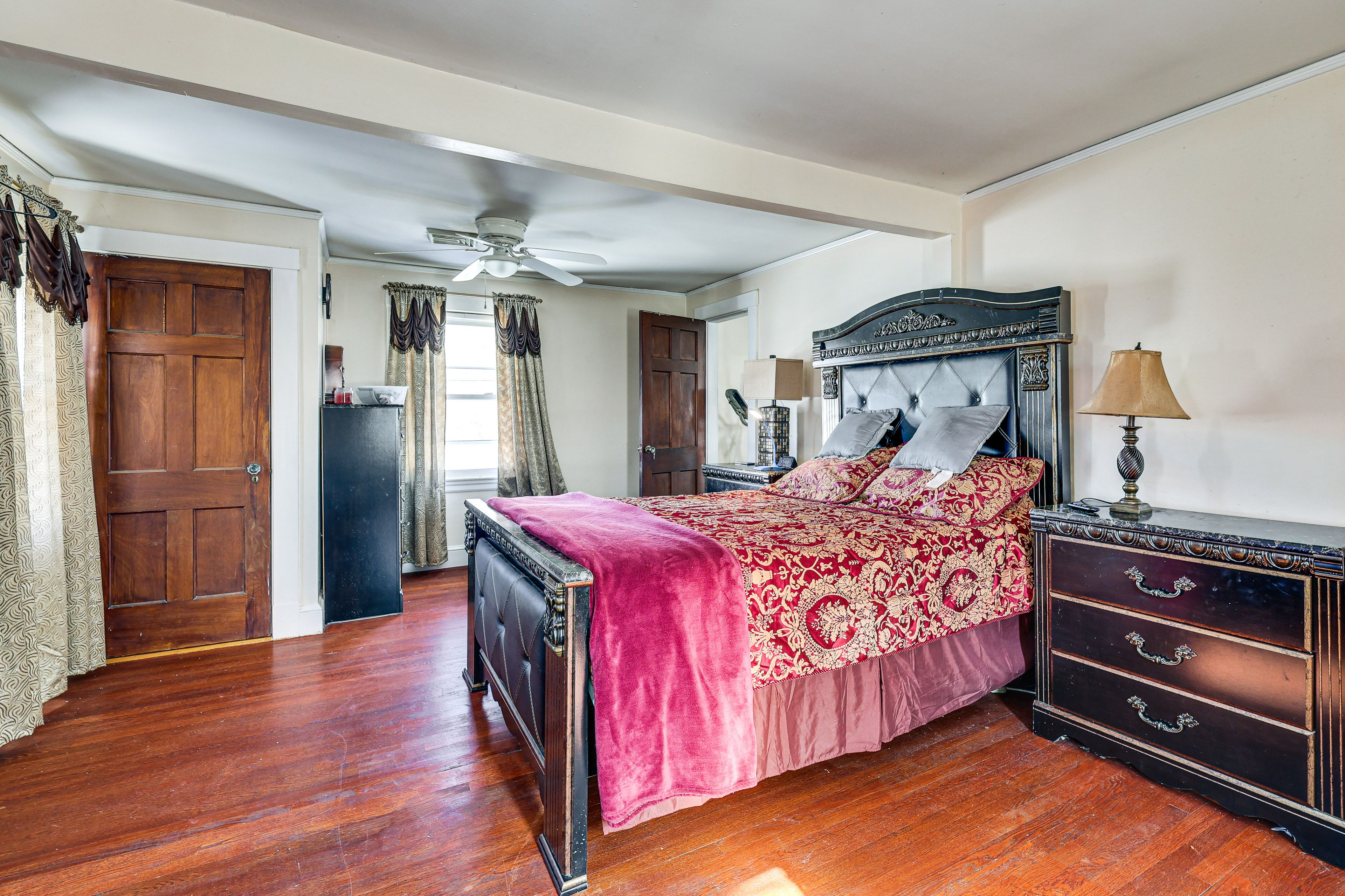 Bedroom 1 | Queen Bed | 2nd Floor