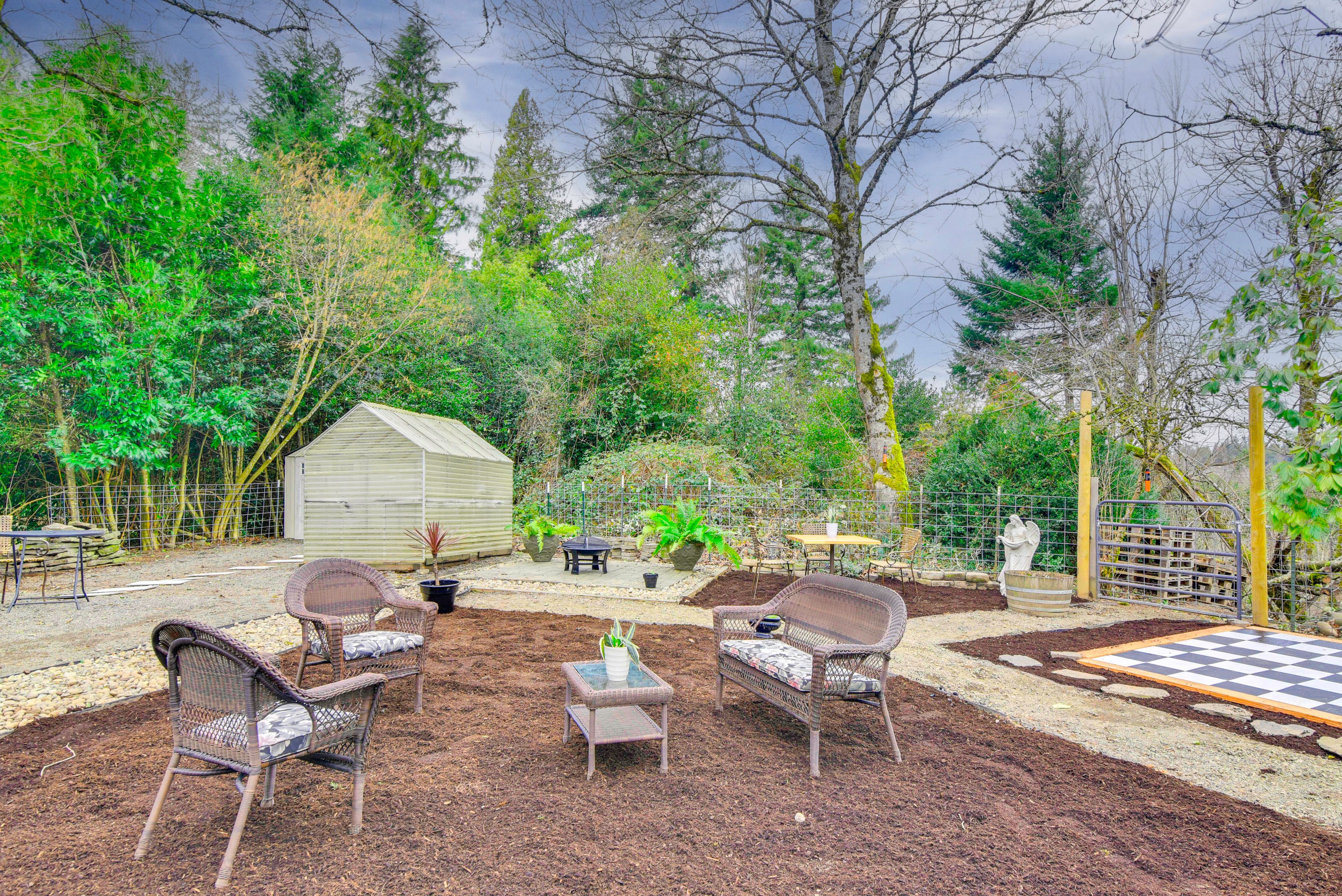 Multi-Terrain Yard | Dining Areas | Fire Pit