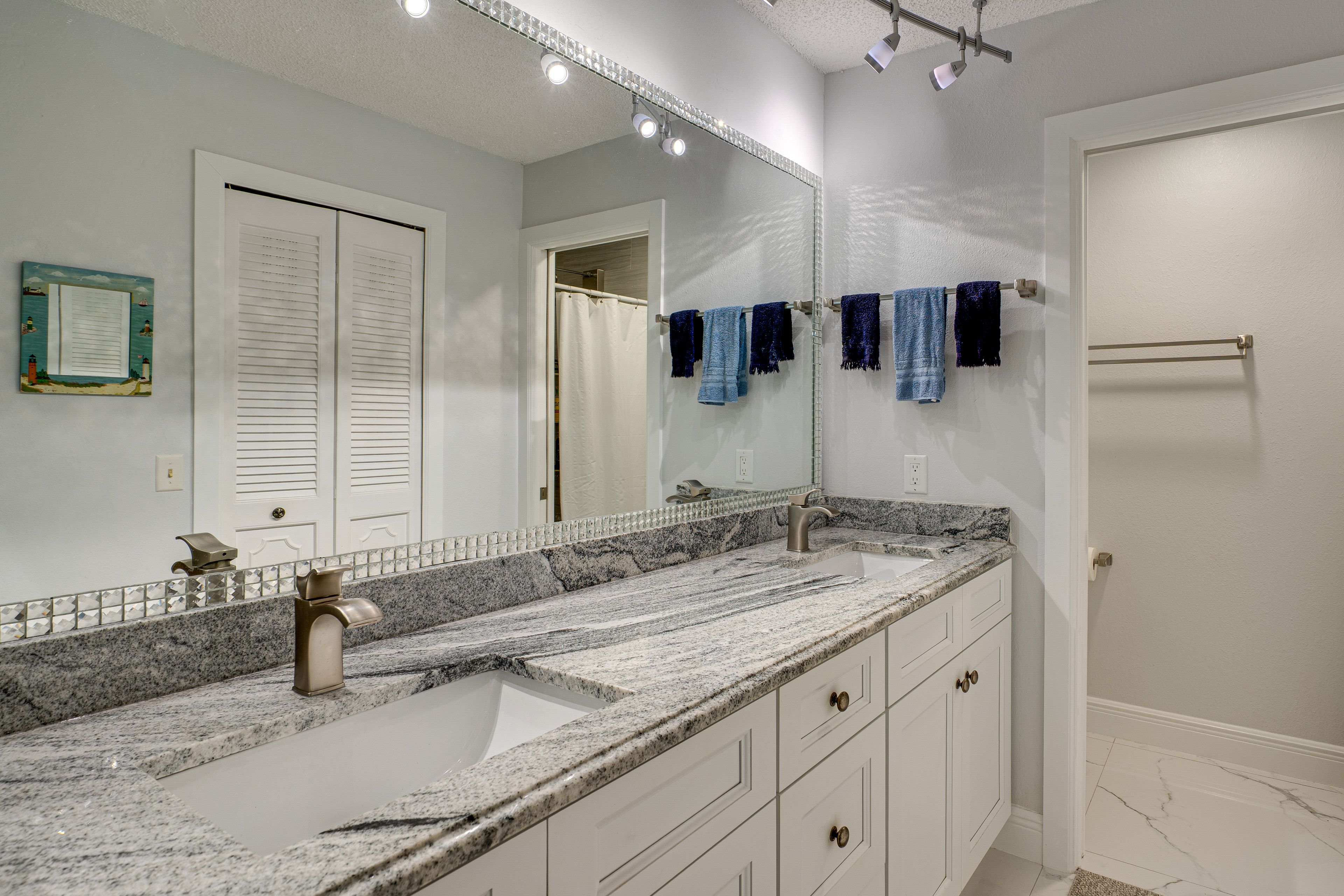 En-Suite Bathroom | Towels Provided