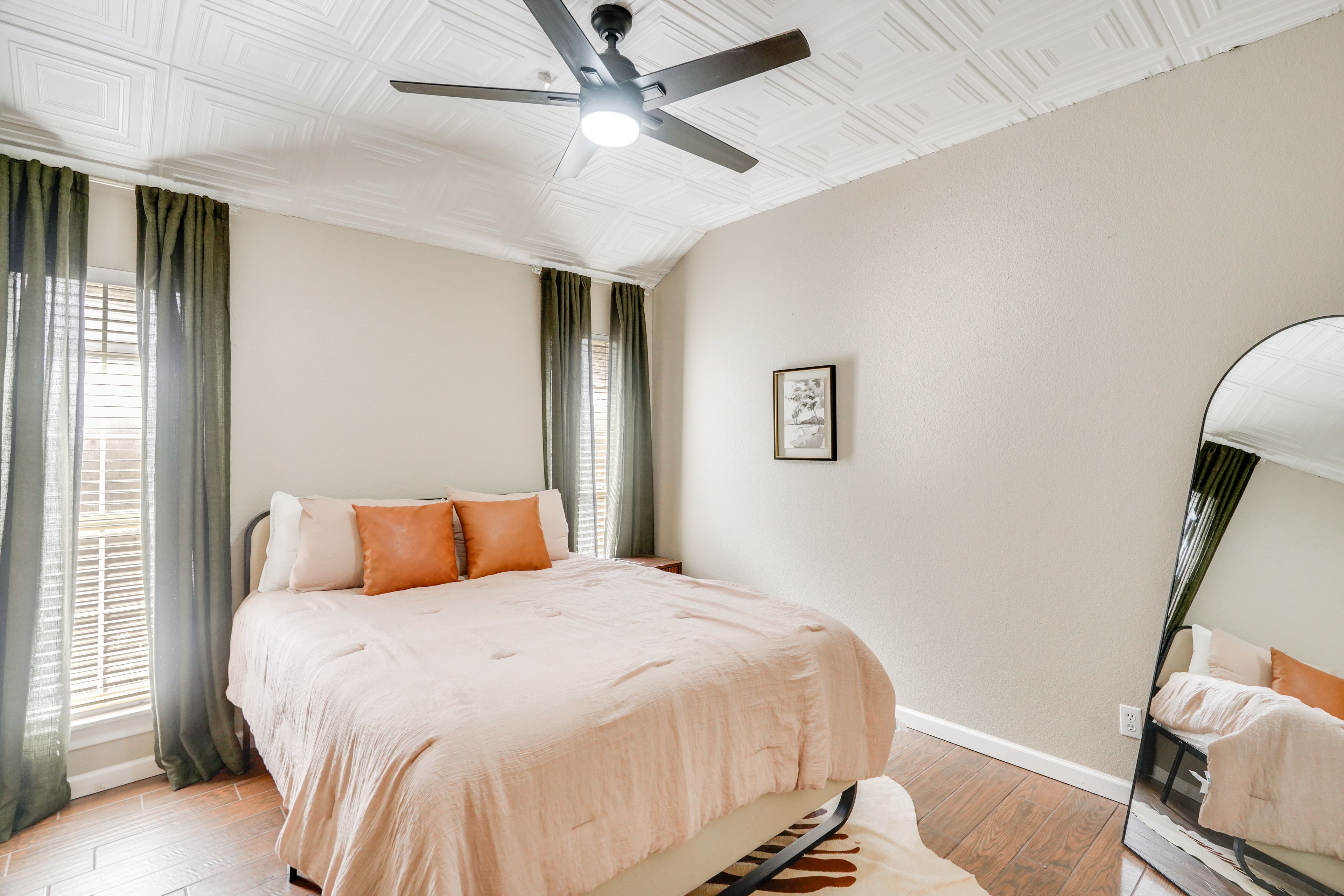 Bedroom 2 | Queen Bed