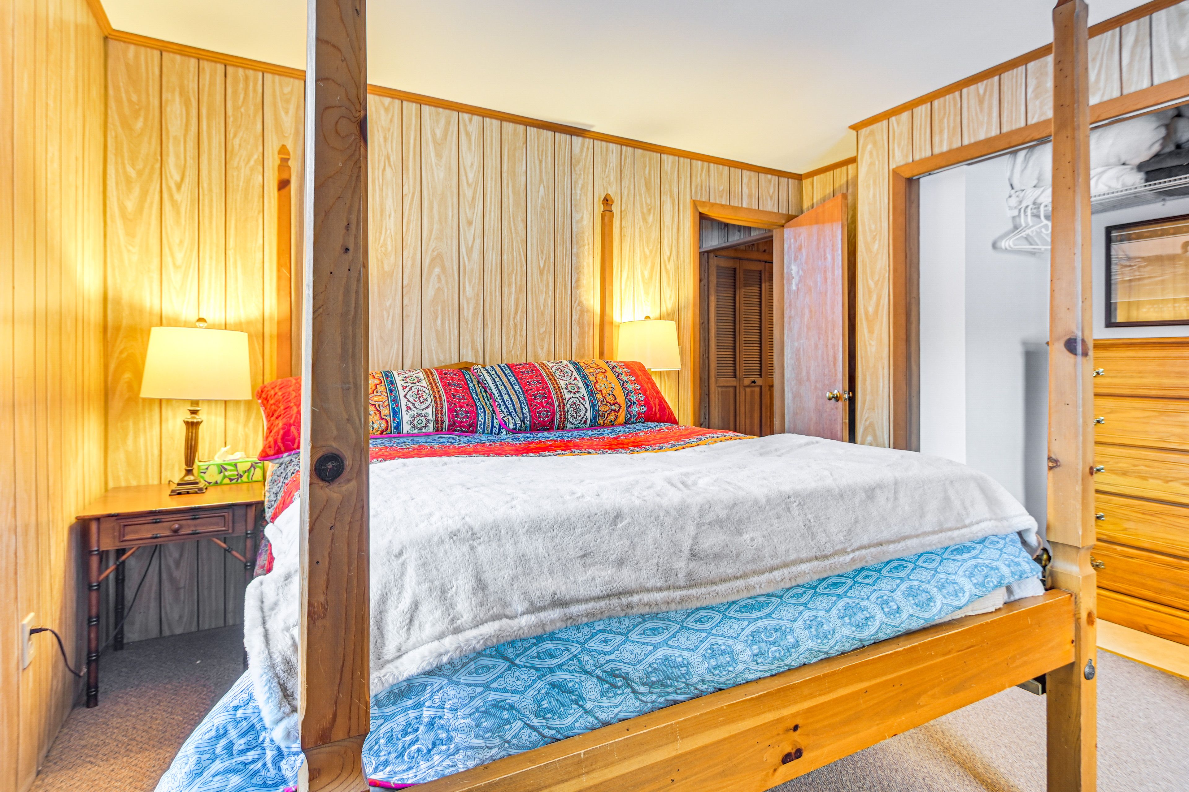 Bedroom 2 | Queen Bed | 1st Floor