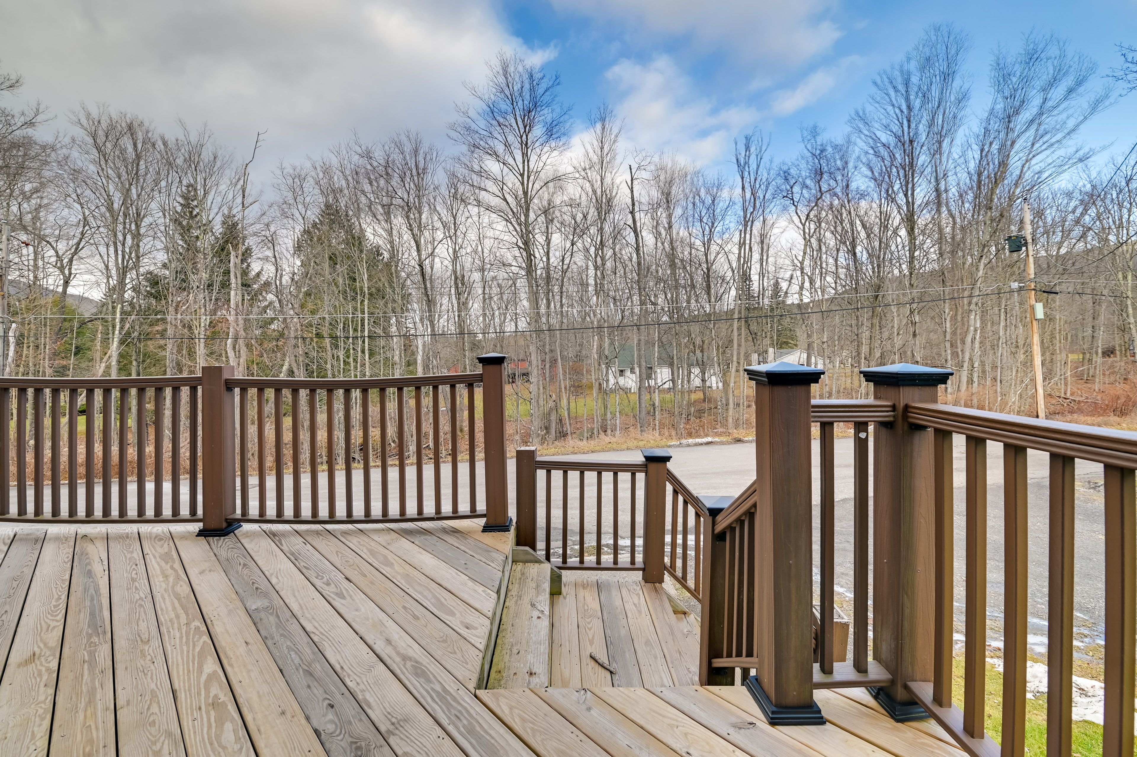 Parking | Shared Driveway (4 Vehicles)