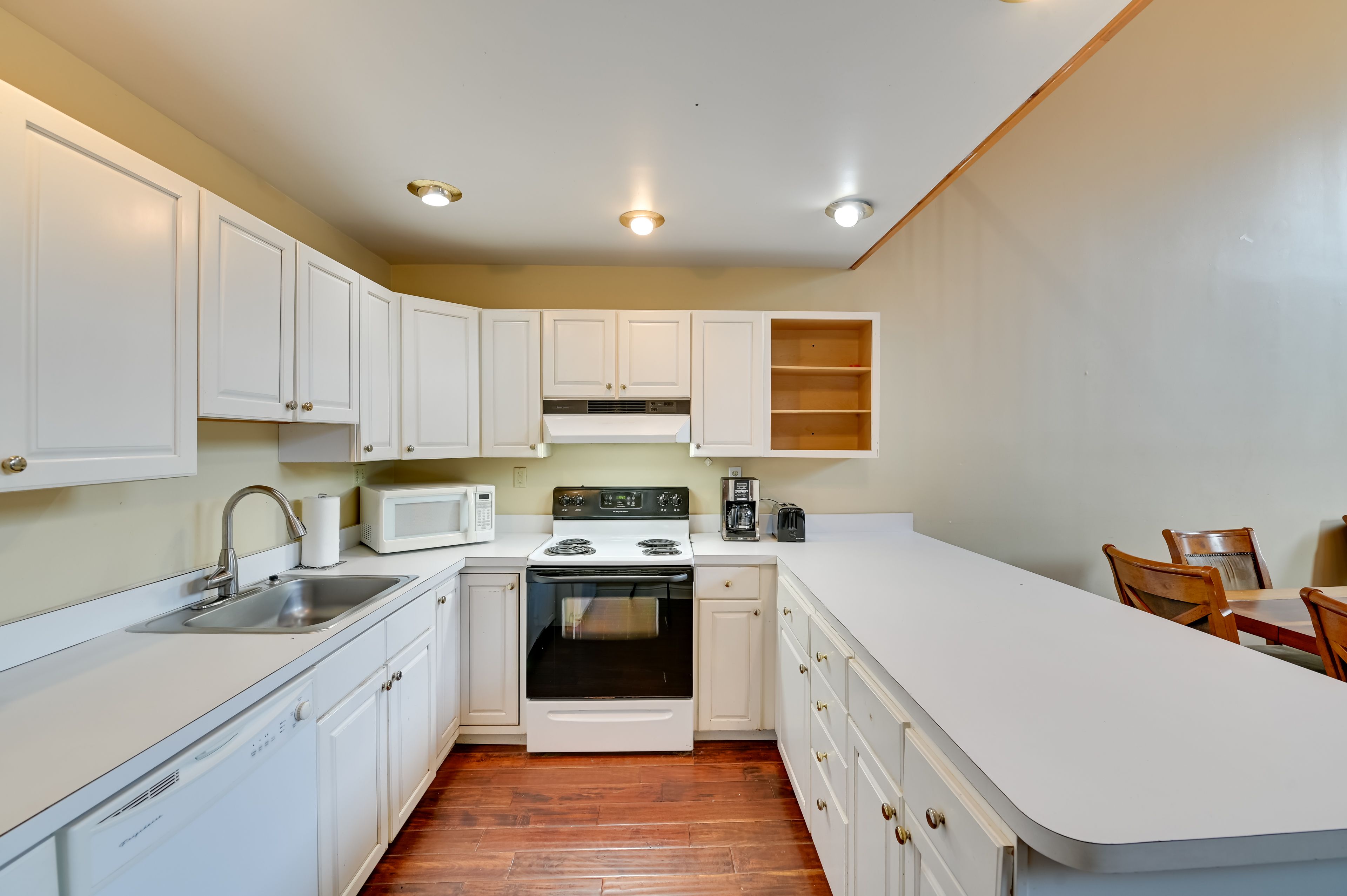 Kitchen | Dishwasher | Coffee Maker | 1st Floor