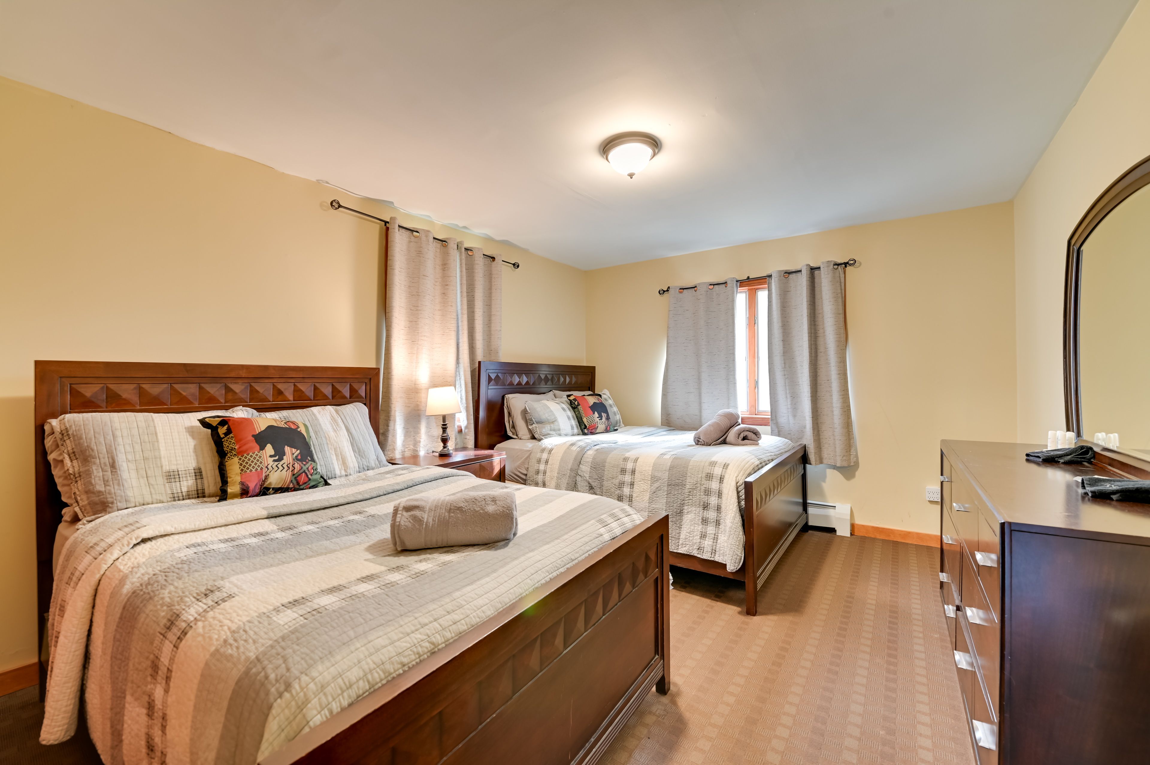 Bedroom 1 | Queen Bed | Full Bed | 1st Floor