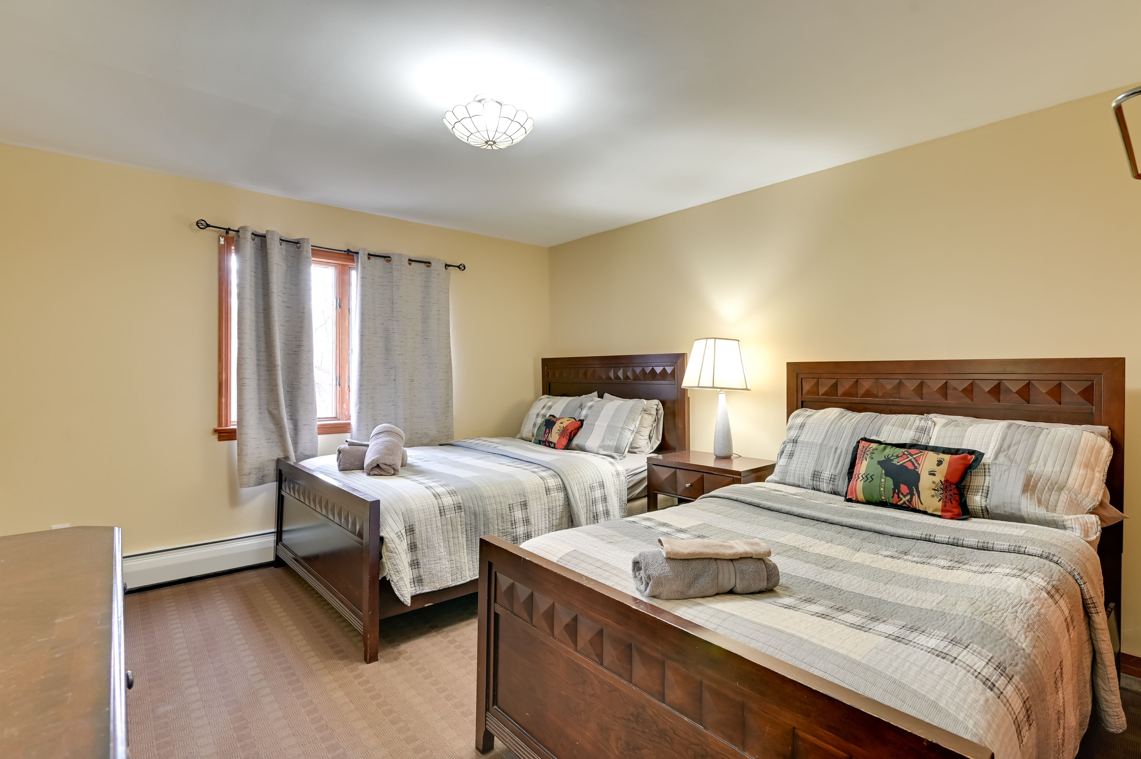 Bedroom 2 | Queen Bed | Full Bed | 1st Floor