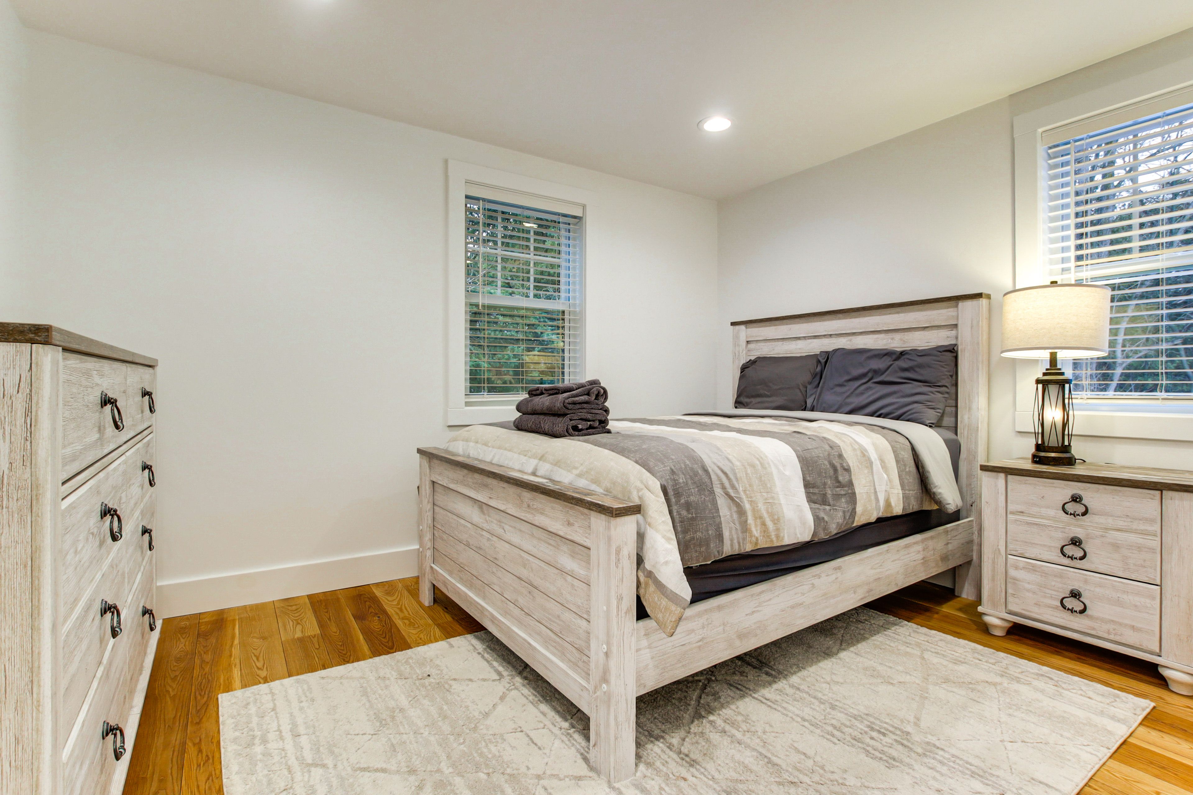 Bedroom 1 | Full Bed | 1st Floor