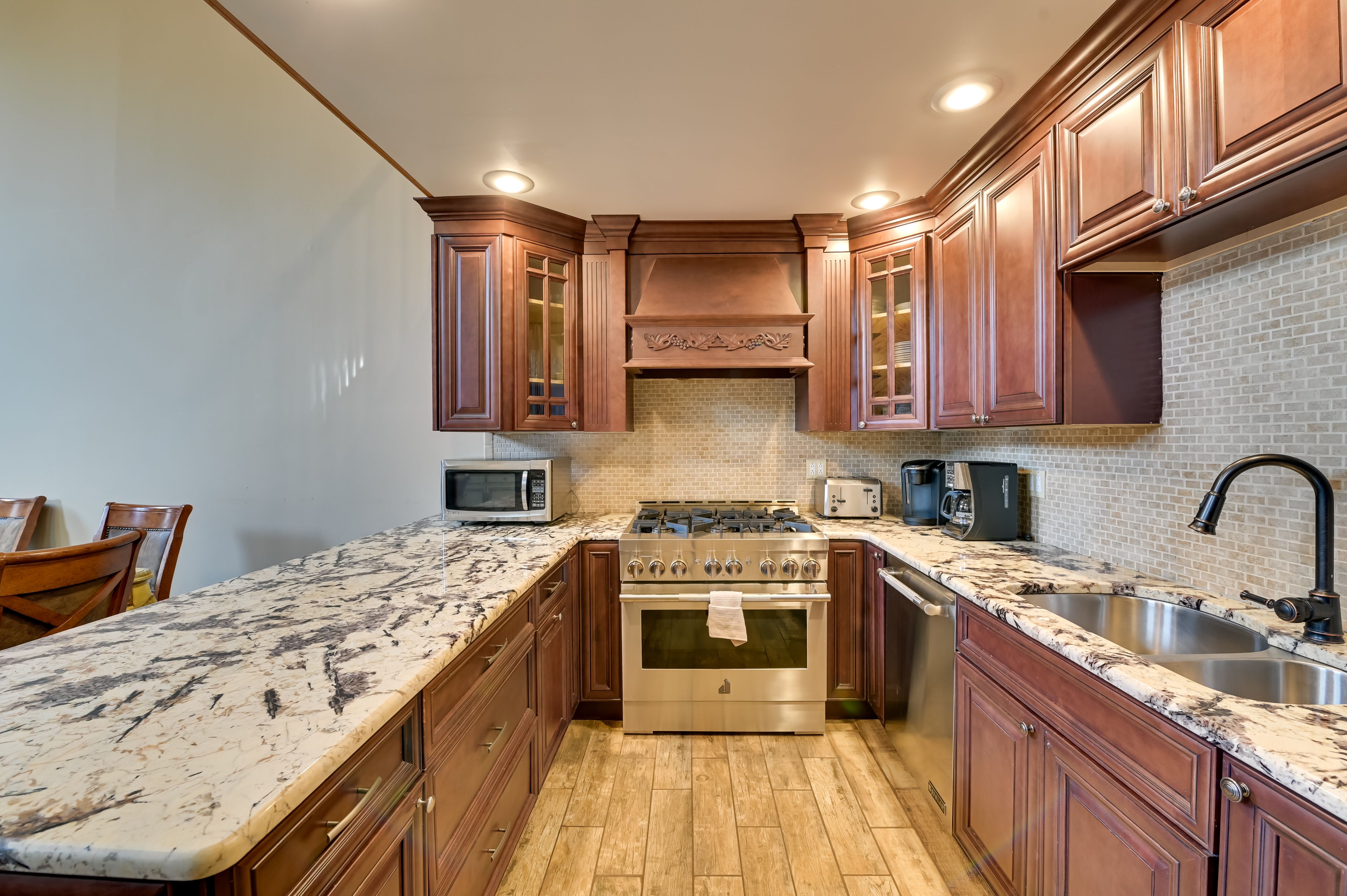 Kitchen | Dishwasher | Toaster | 1st Floor