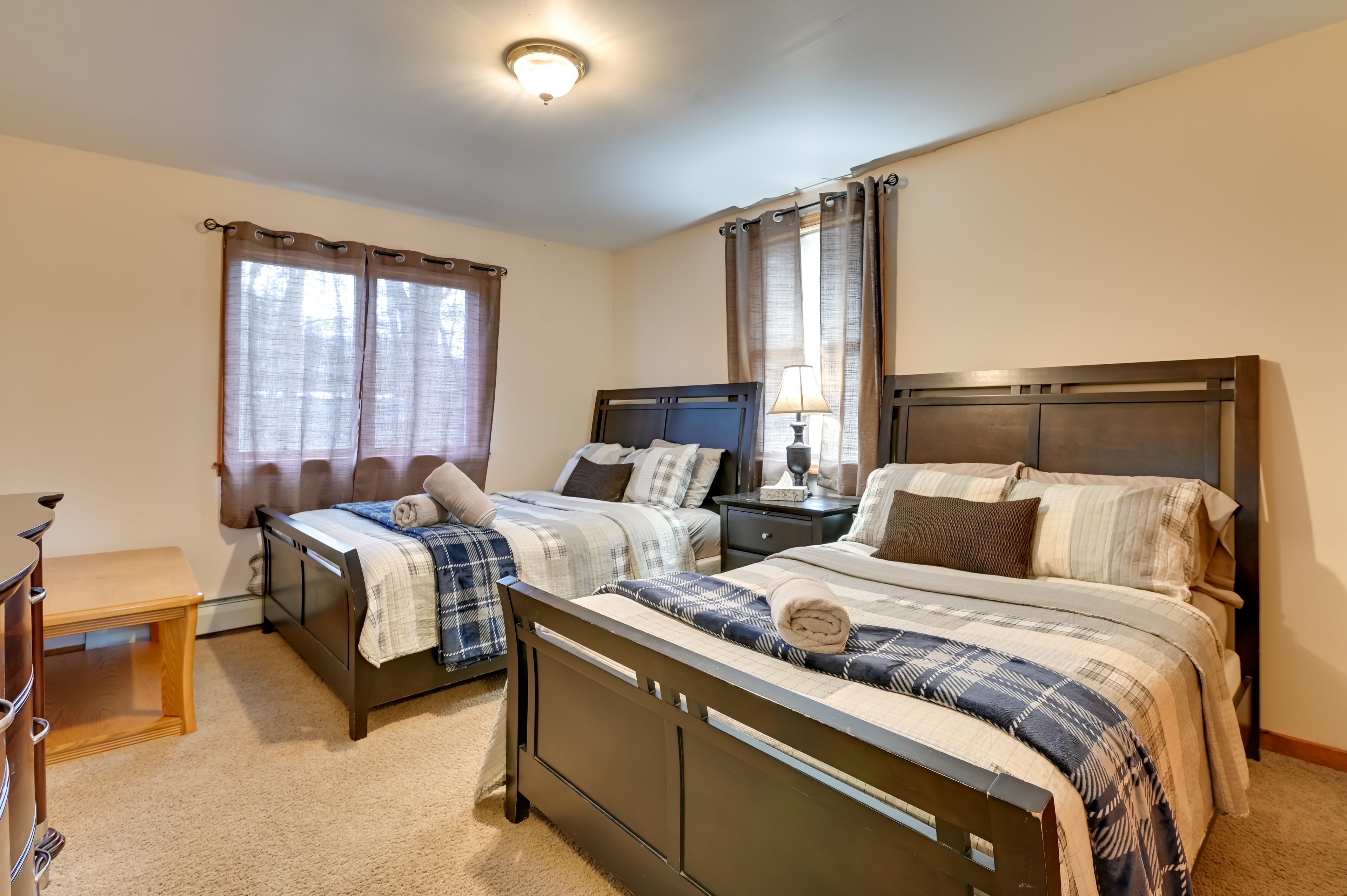 Bedroom 2 | Queen Bed | Full Bed | 1st Floor