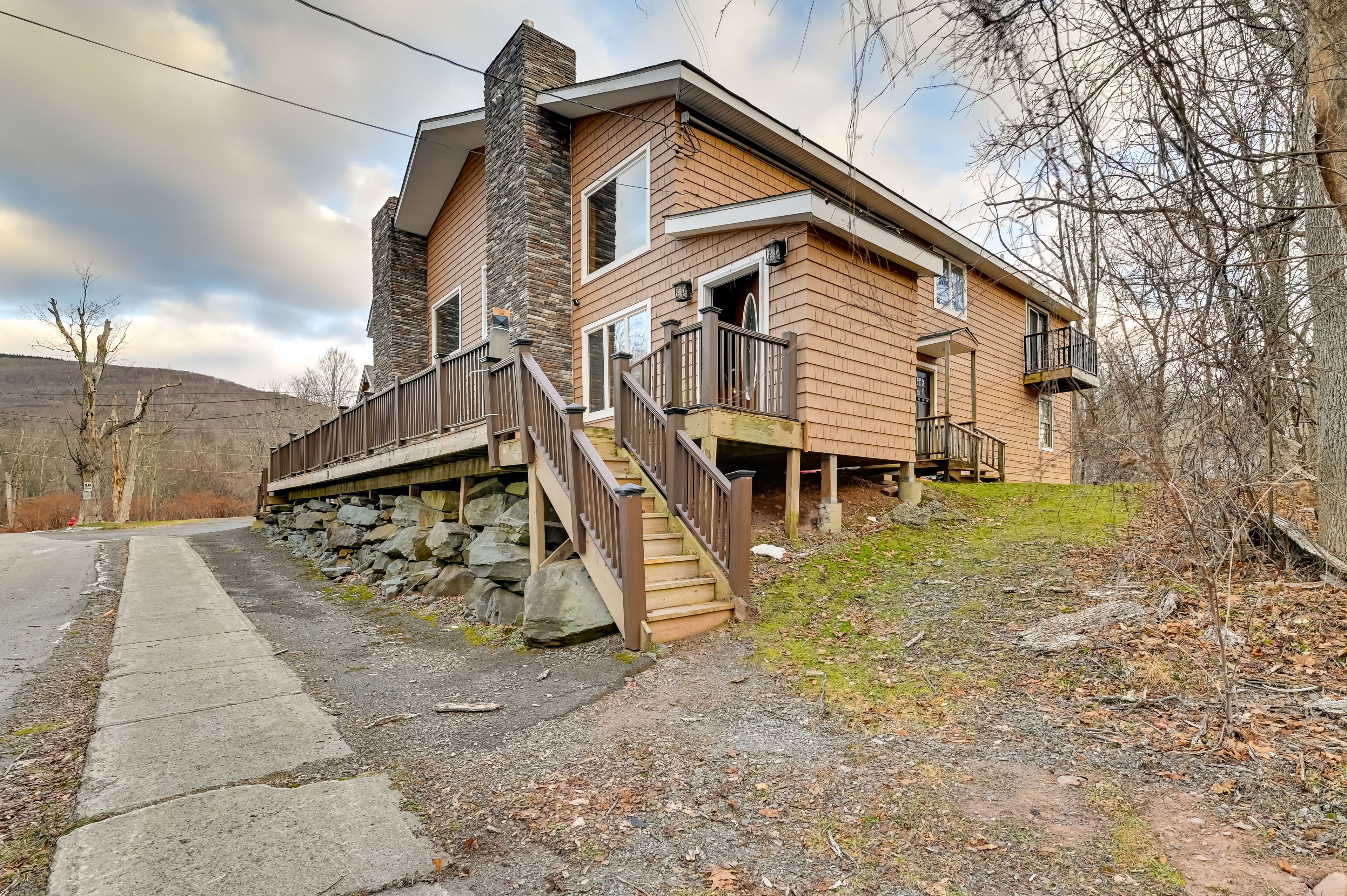 Parking | Shared Driveway (4 Vehicles)