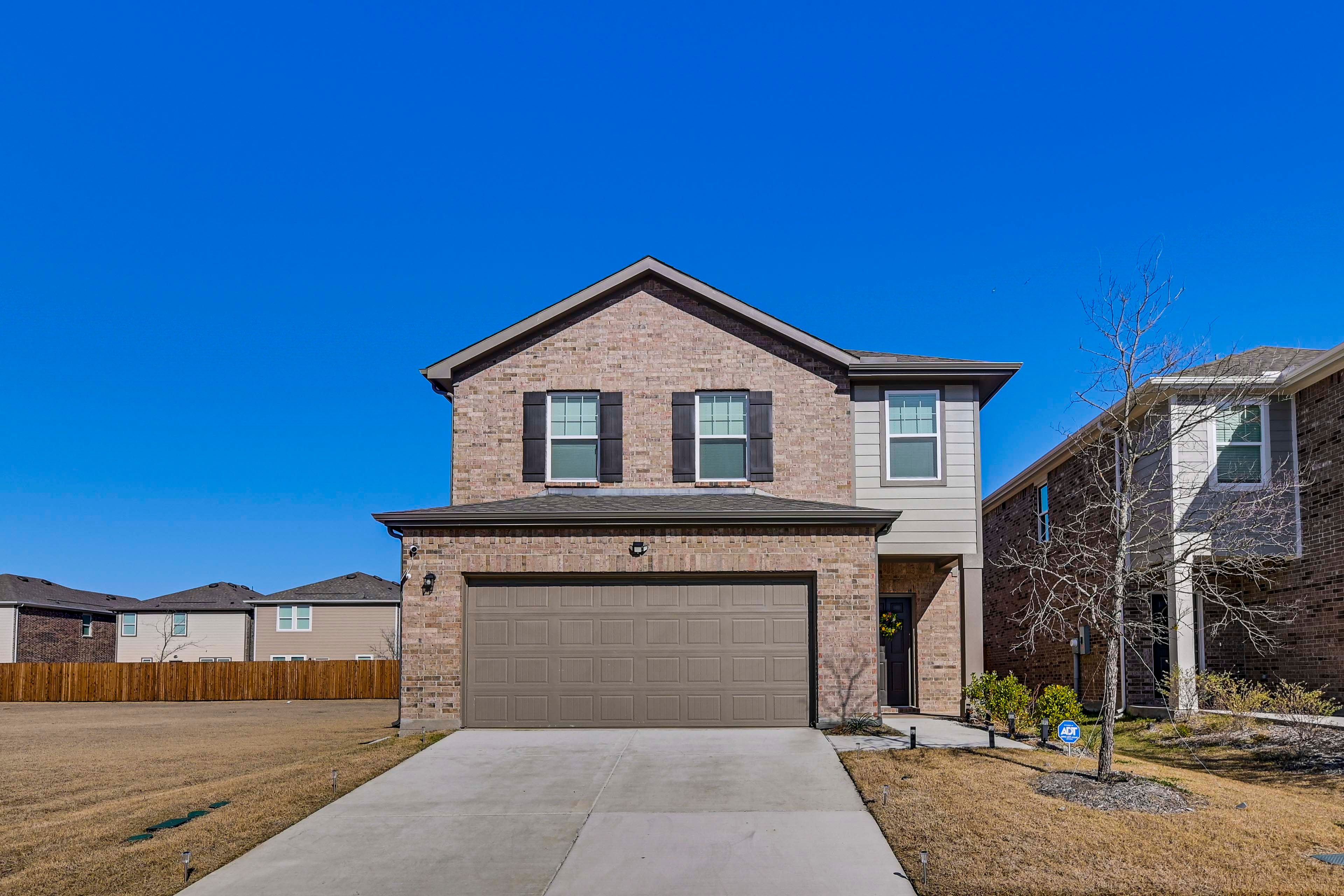 Exterior | Parking | Driveway (2 Vehicles) | Street