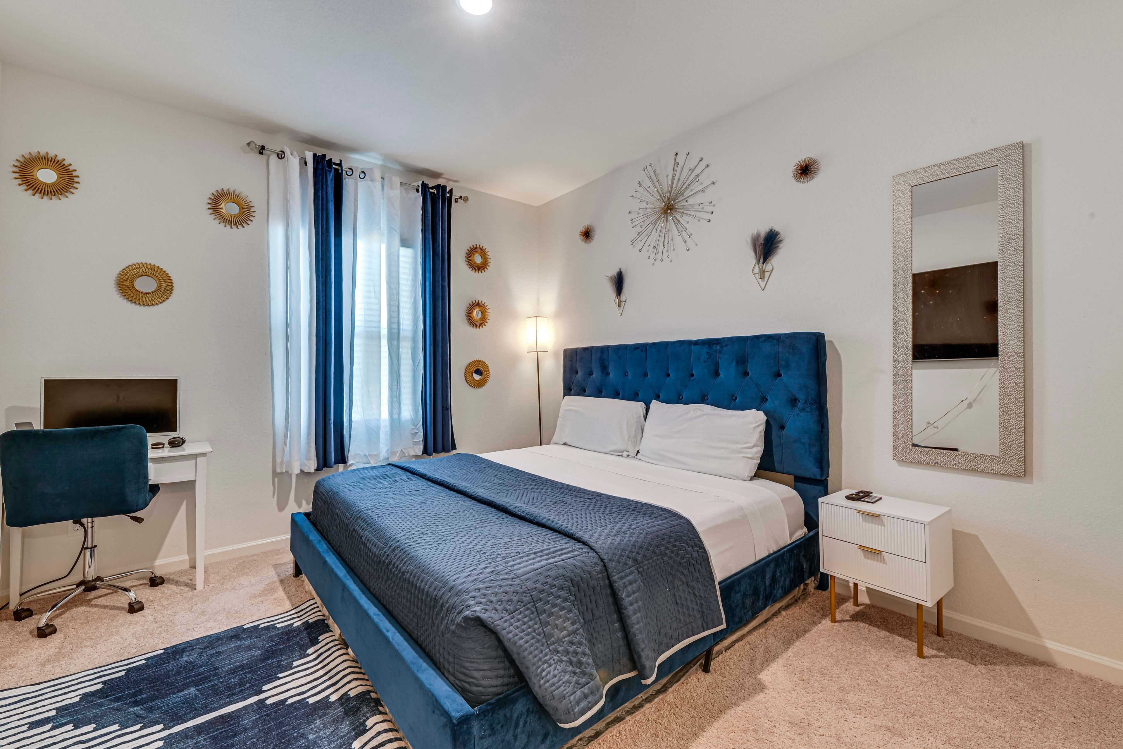 Bedroom 1 | King Bed | Linens | 1st Floor