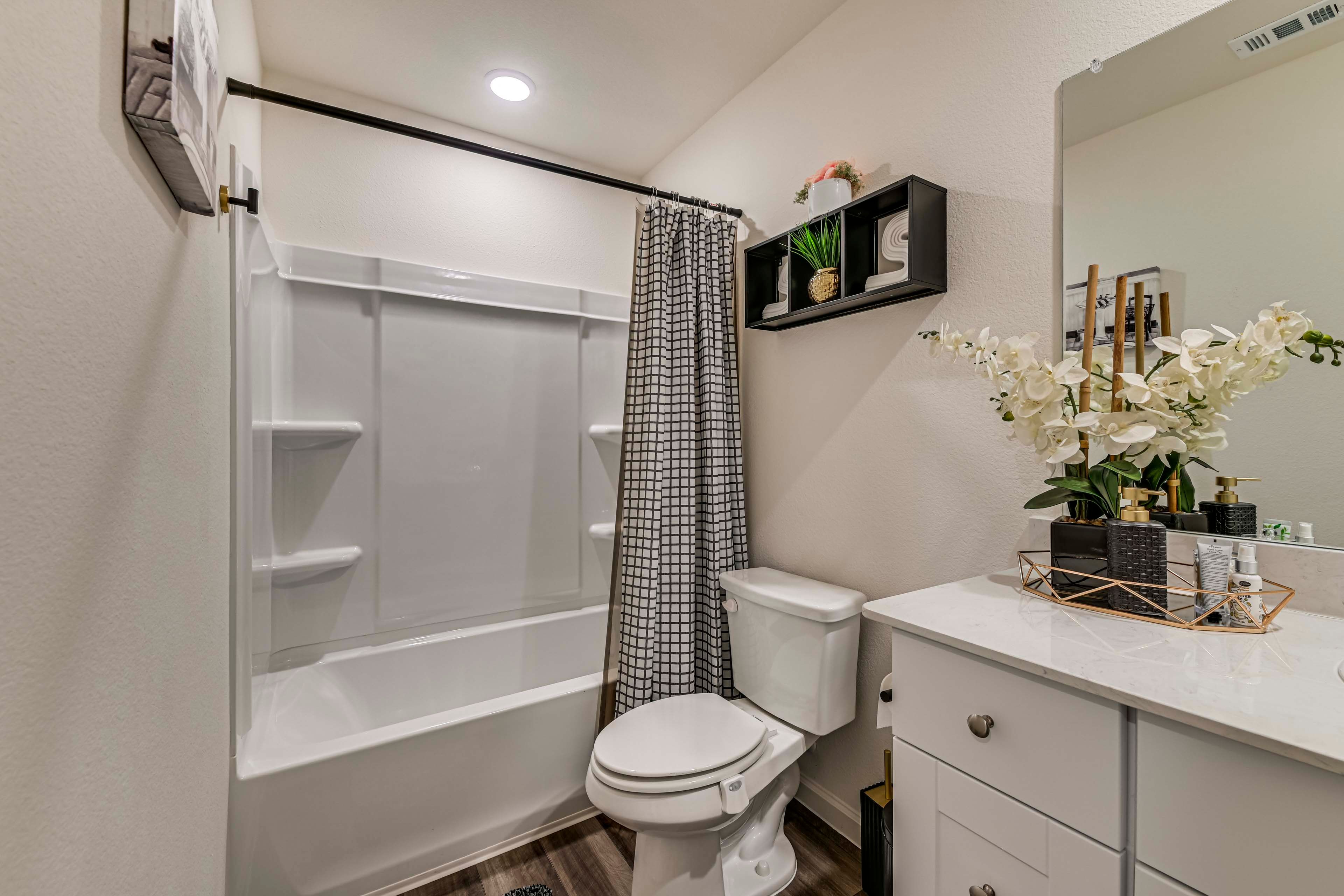 Full Bath | 2nd Floor