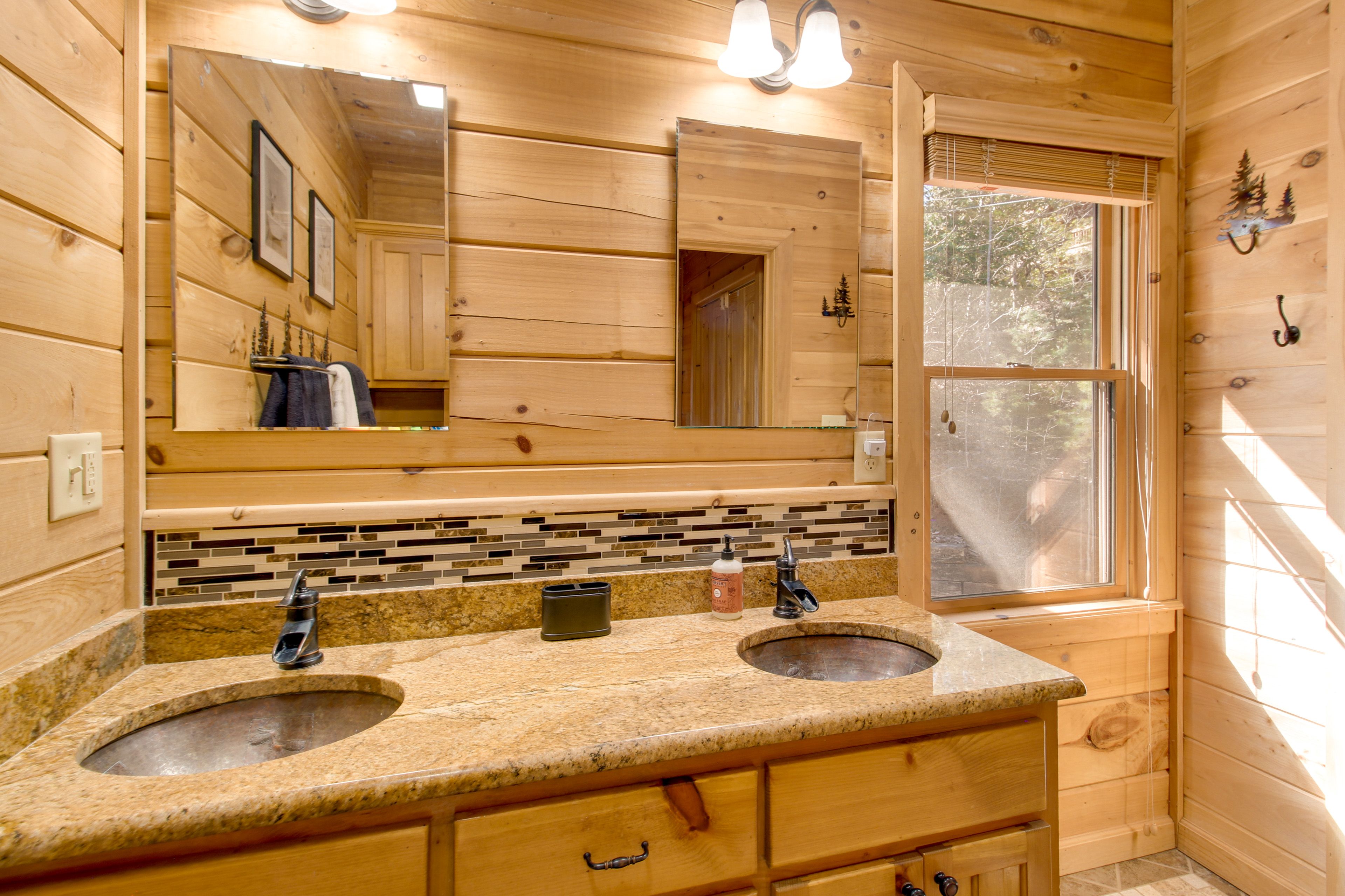 Full Bathroom | 1st Floor