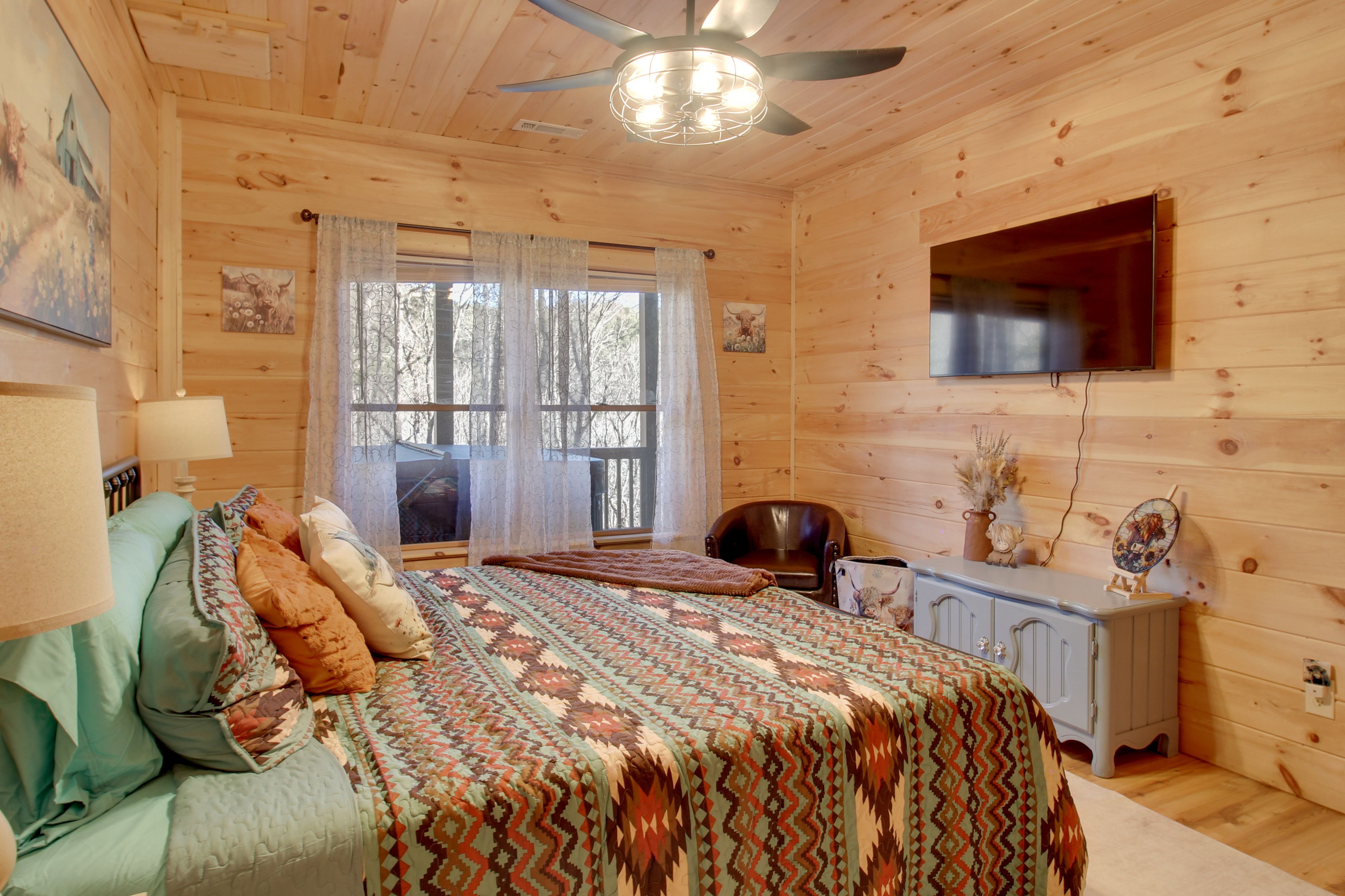 Bedroom 3 | Basement | King Bed