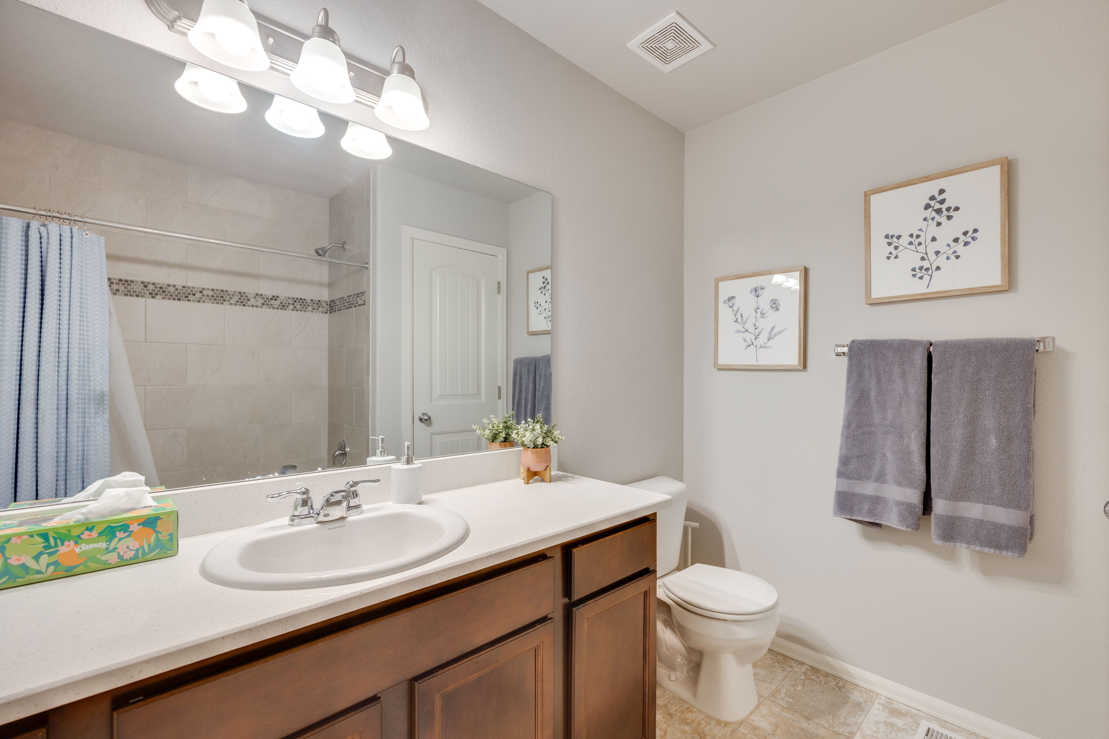 Bathroom | 2nd Floor