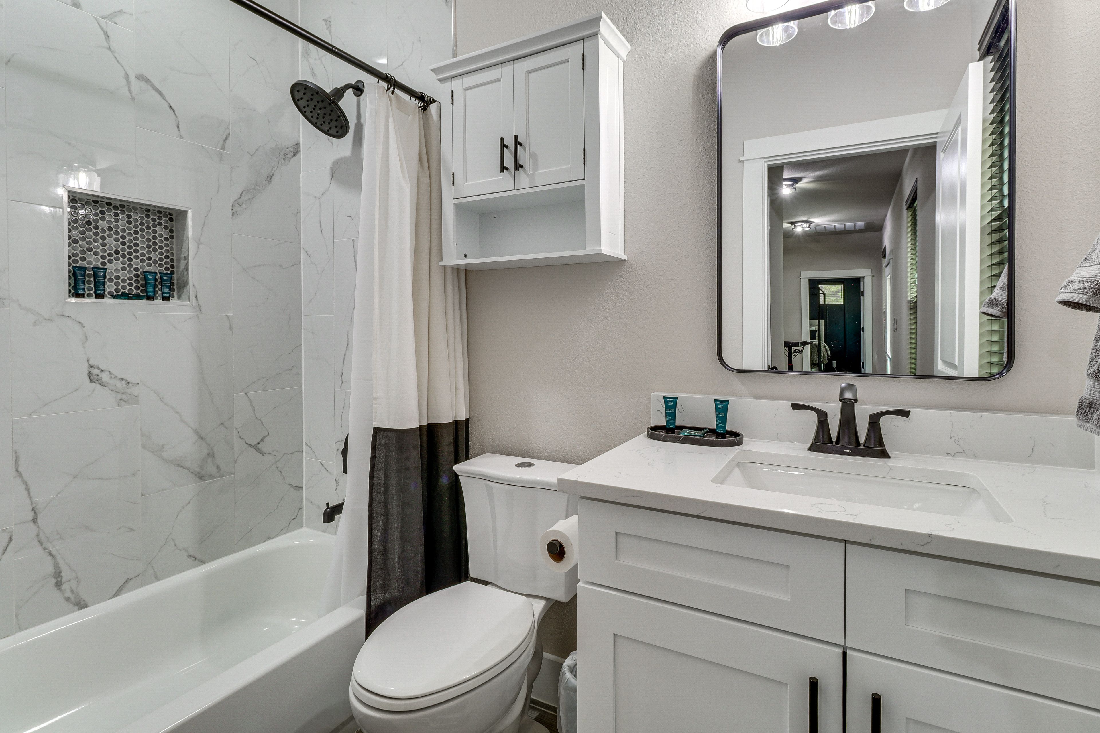 Full Bathroom | 2nd Floor