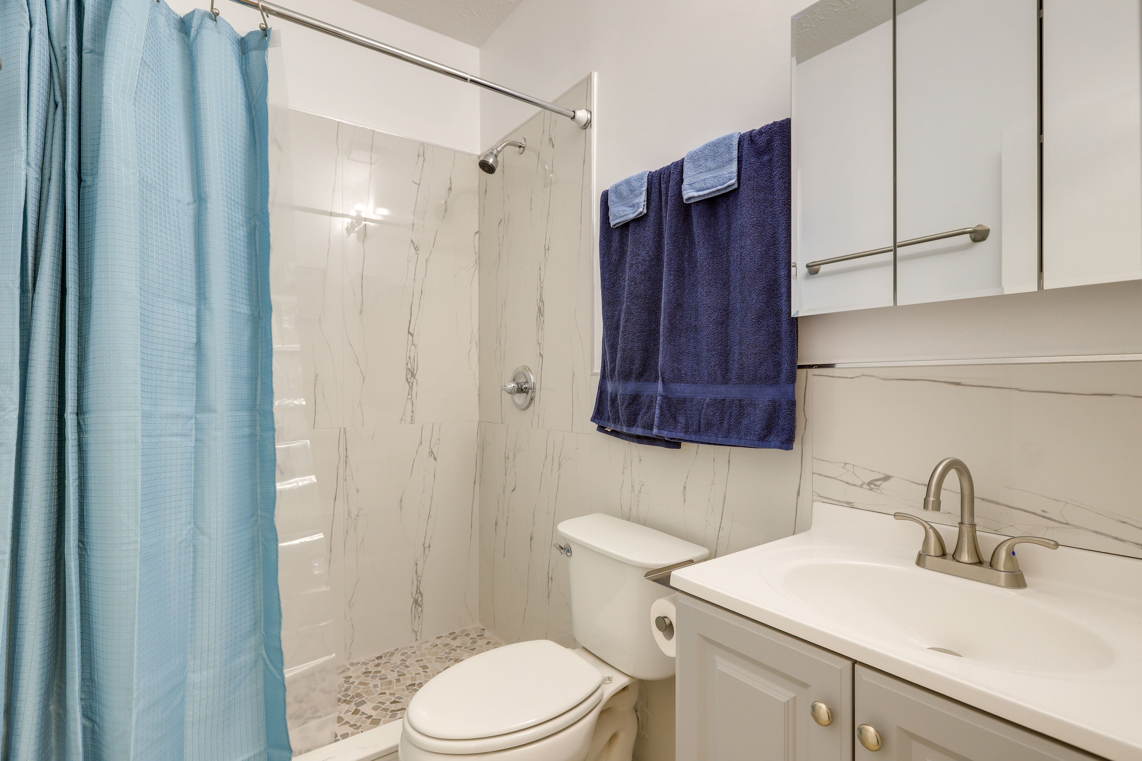 Full Bath | Towels | Hair Dryer