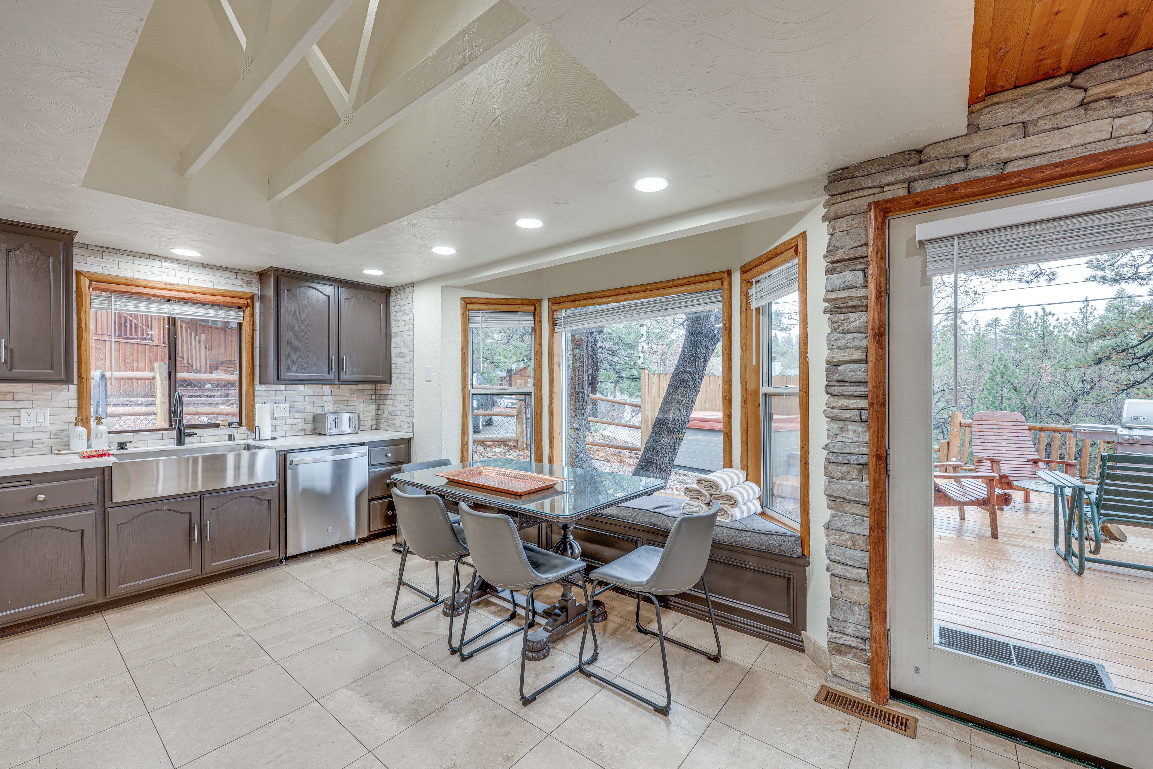 Dining Area | Dishware & Flatware Provided