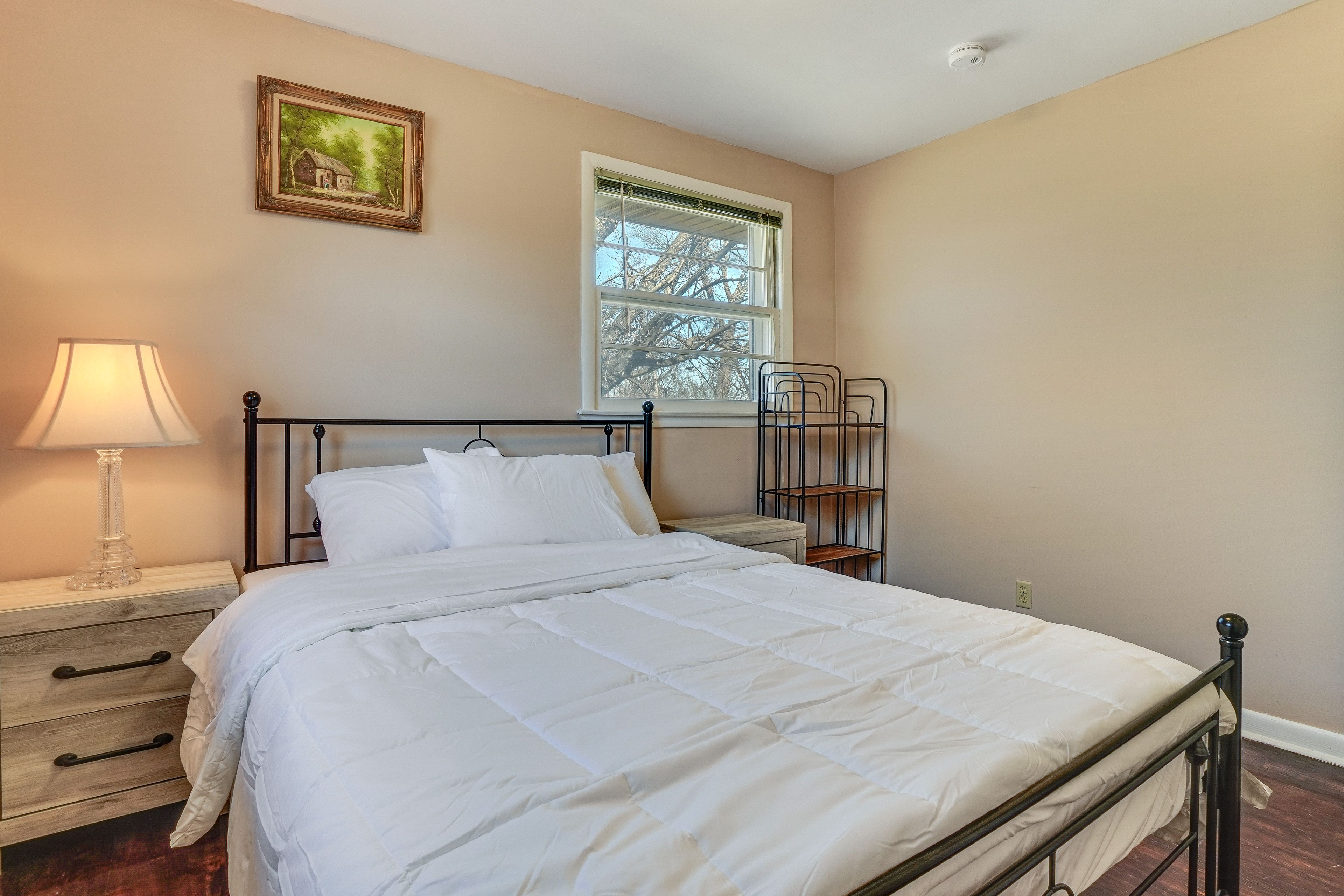 Bedroom 3 | Queen Bed