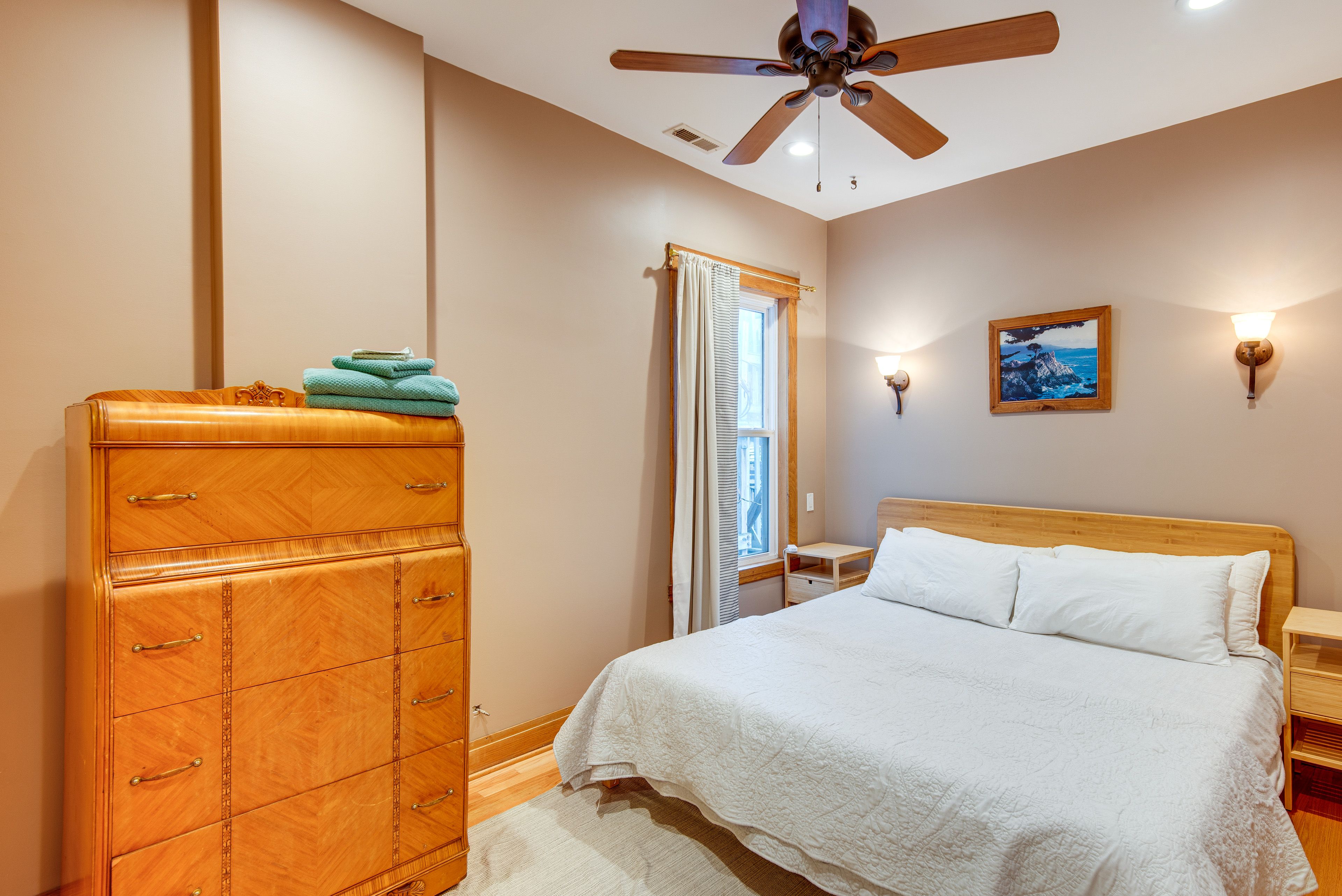 Bedroom 1 | King Bed