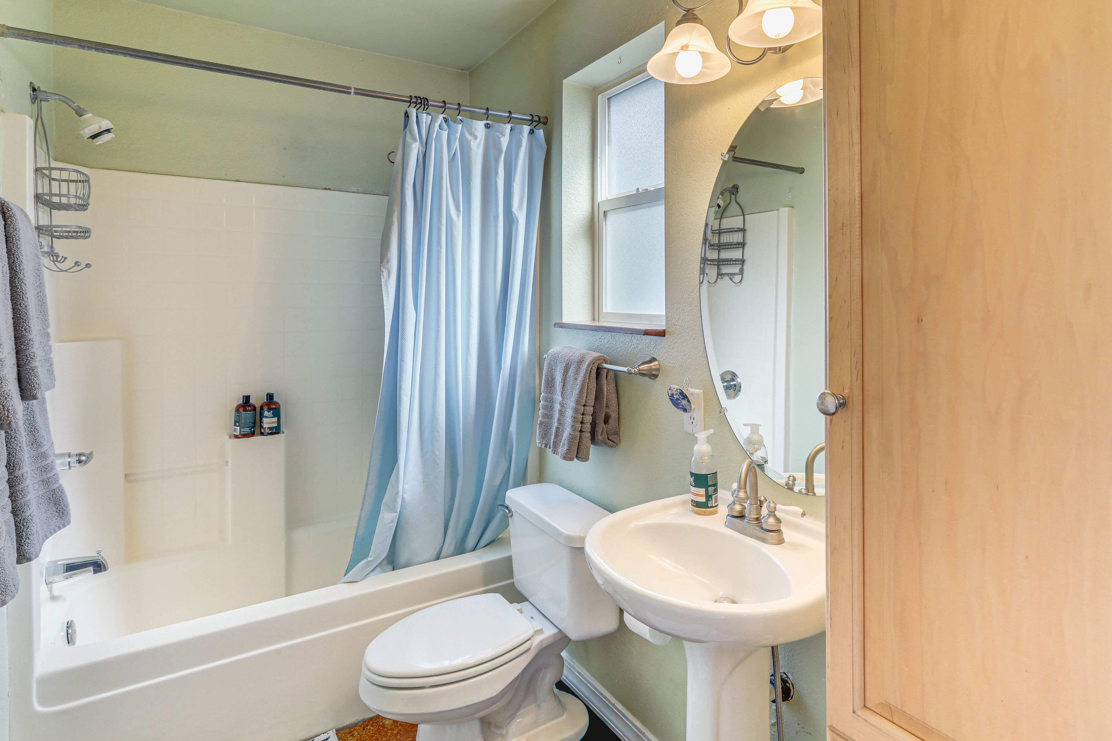 Full Bath | 1st Floor