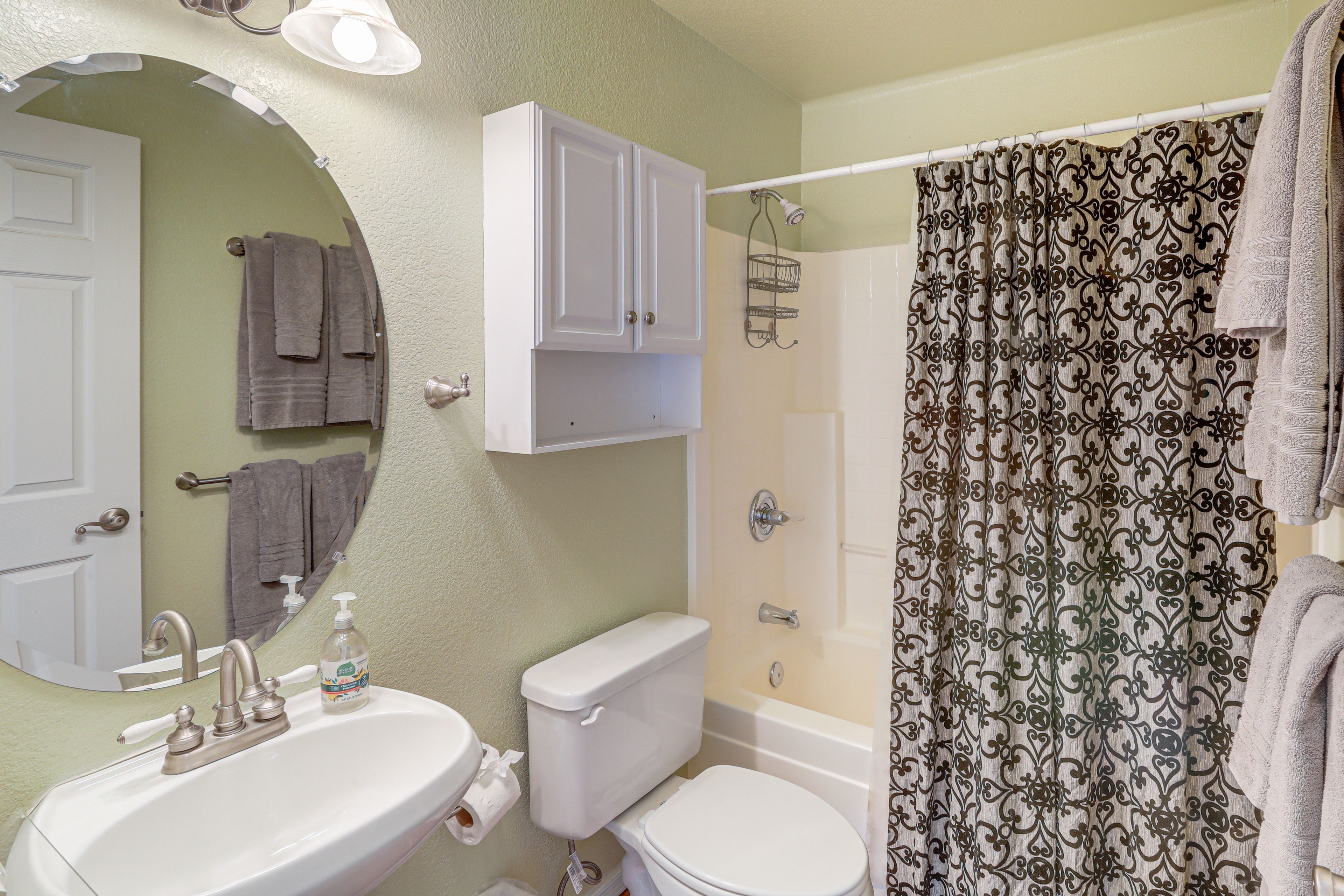 Full Bath | 2nd Floor