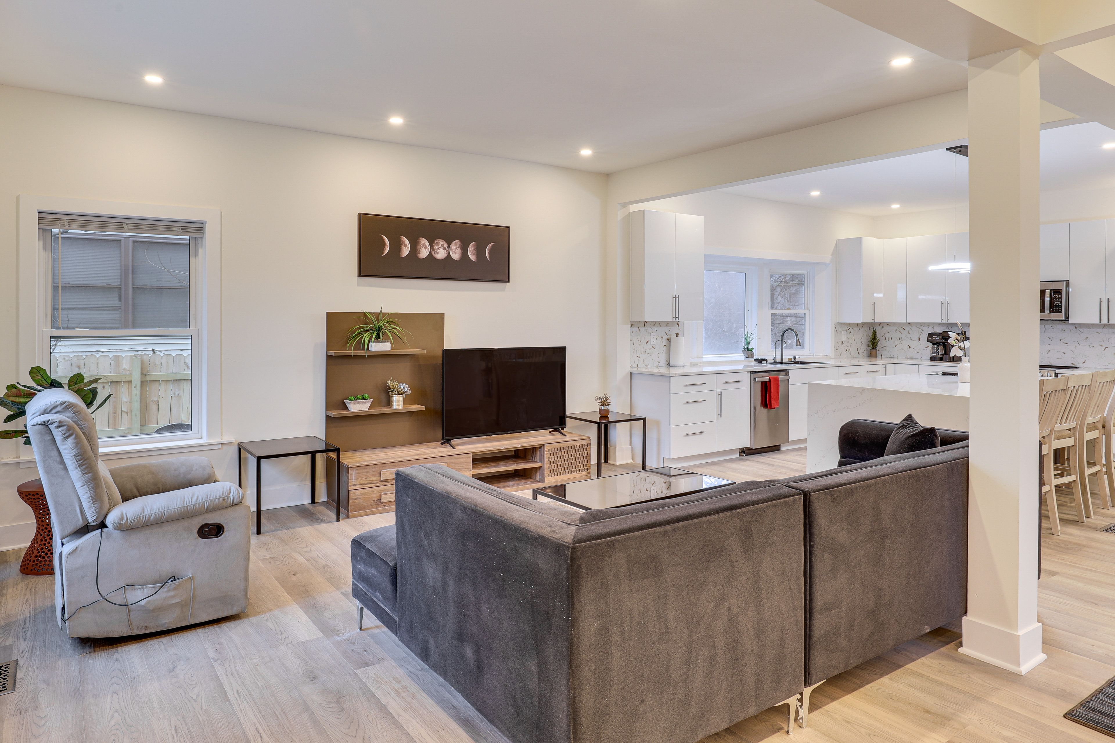 Kansas City Vacation Rental | 5BR | 4BA | 3,000 Sq Ft | Stairs Required