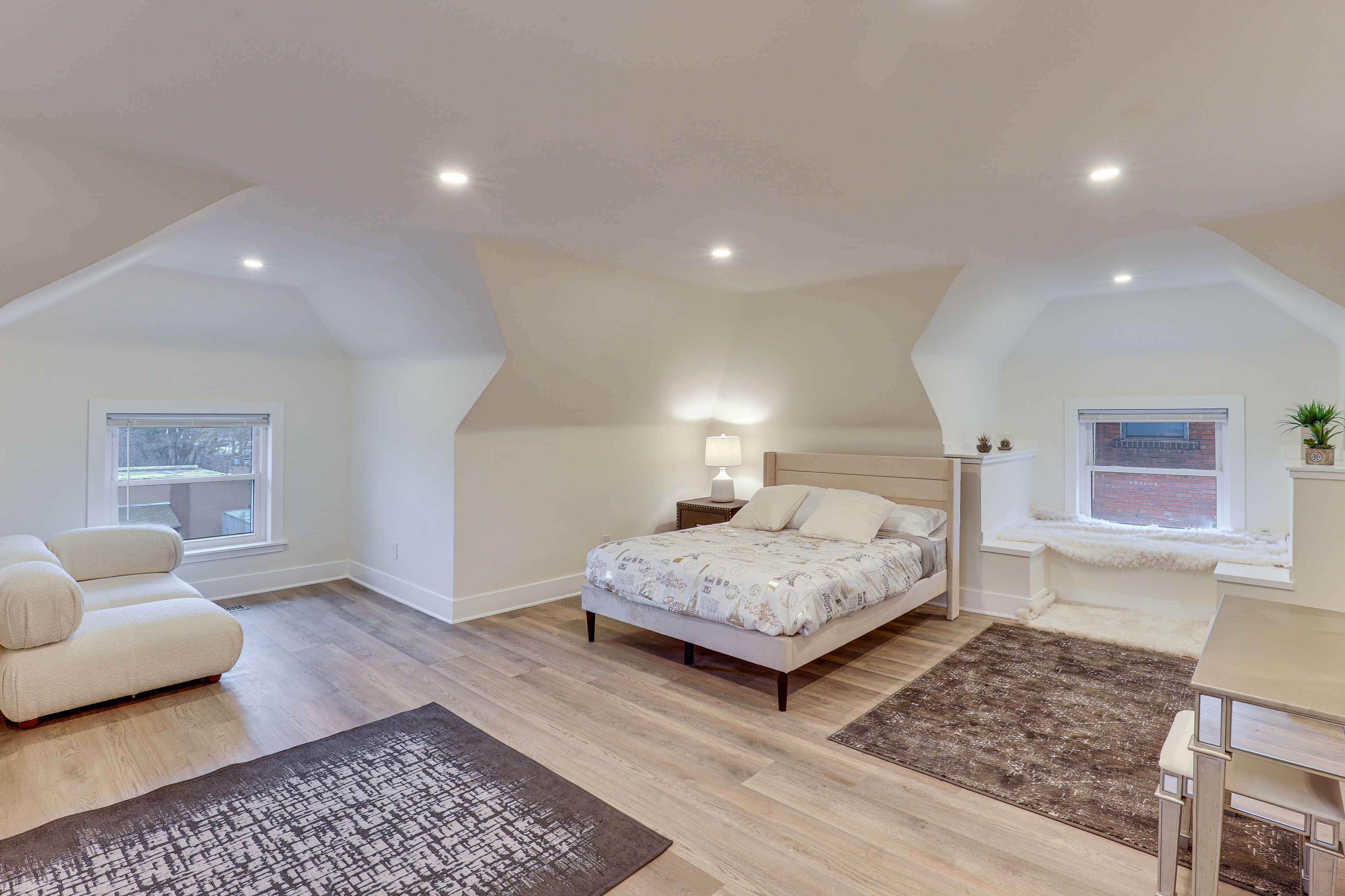 Bedroom 4 | King Bed | Smart TV | Sitting Nook | 3rd Floor