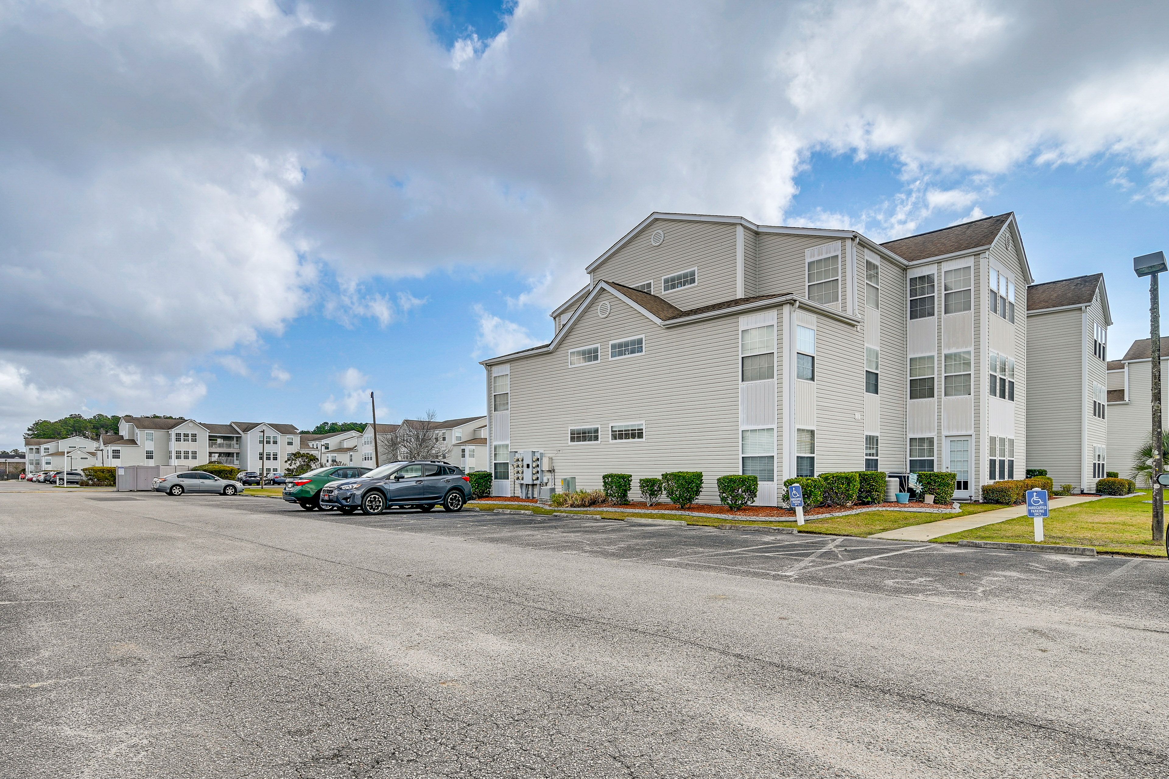 Parking | Community Lot (1 Vehicle)