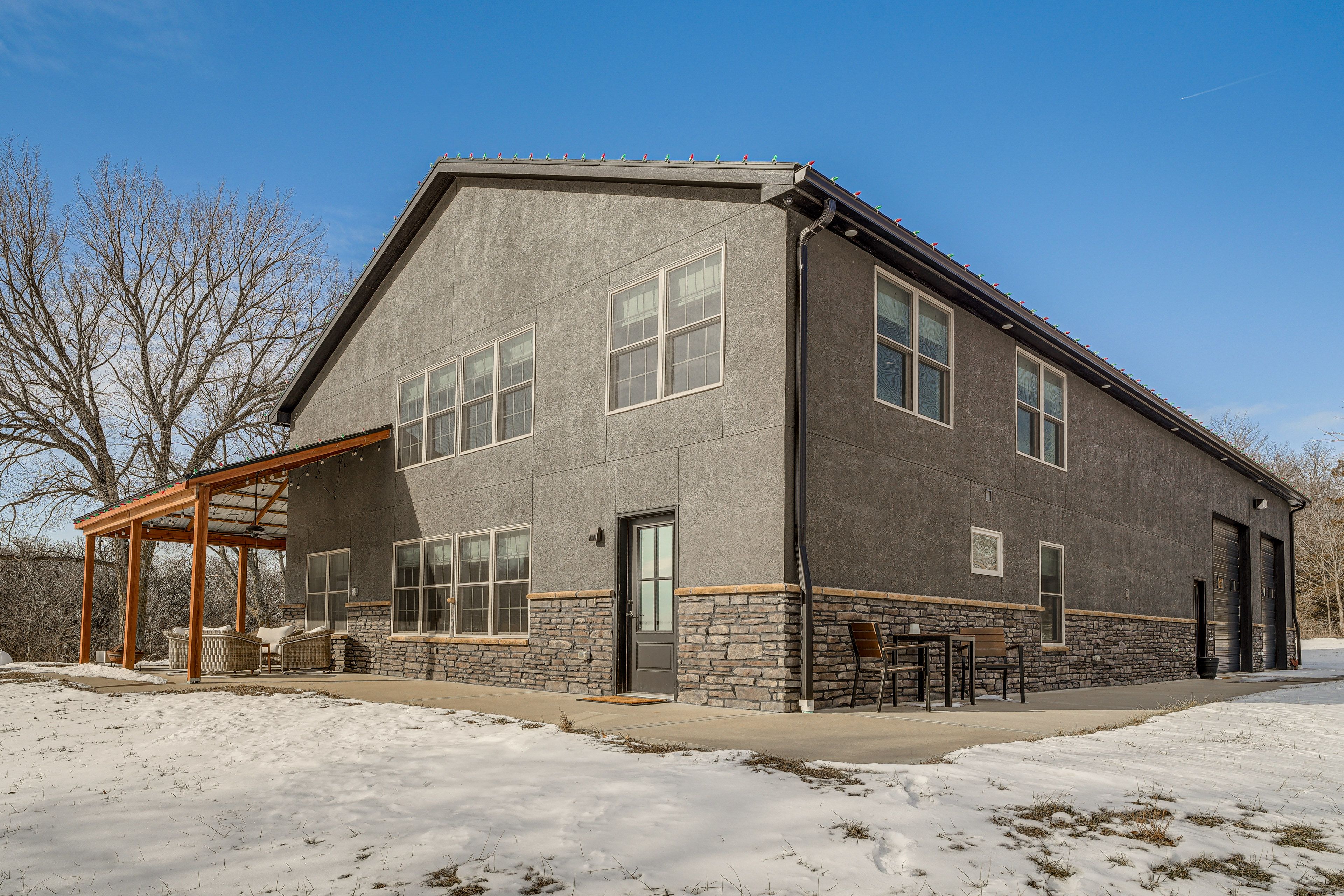 Tonganoxie Vacation Rental | 2BR | 2.5BA | 2,400 Sq Ft