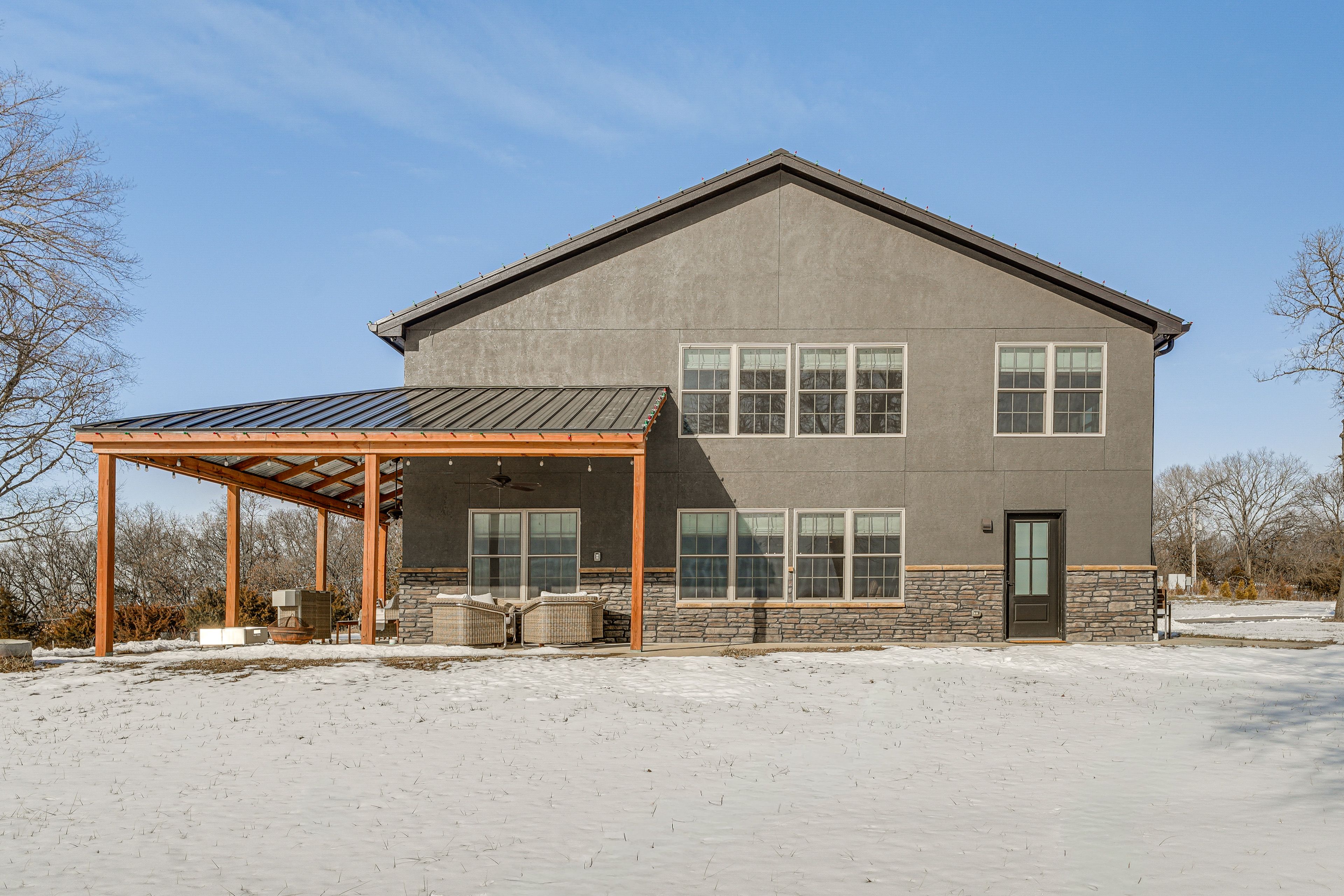 Exterior | Driveway (3 Vehicles)