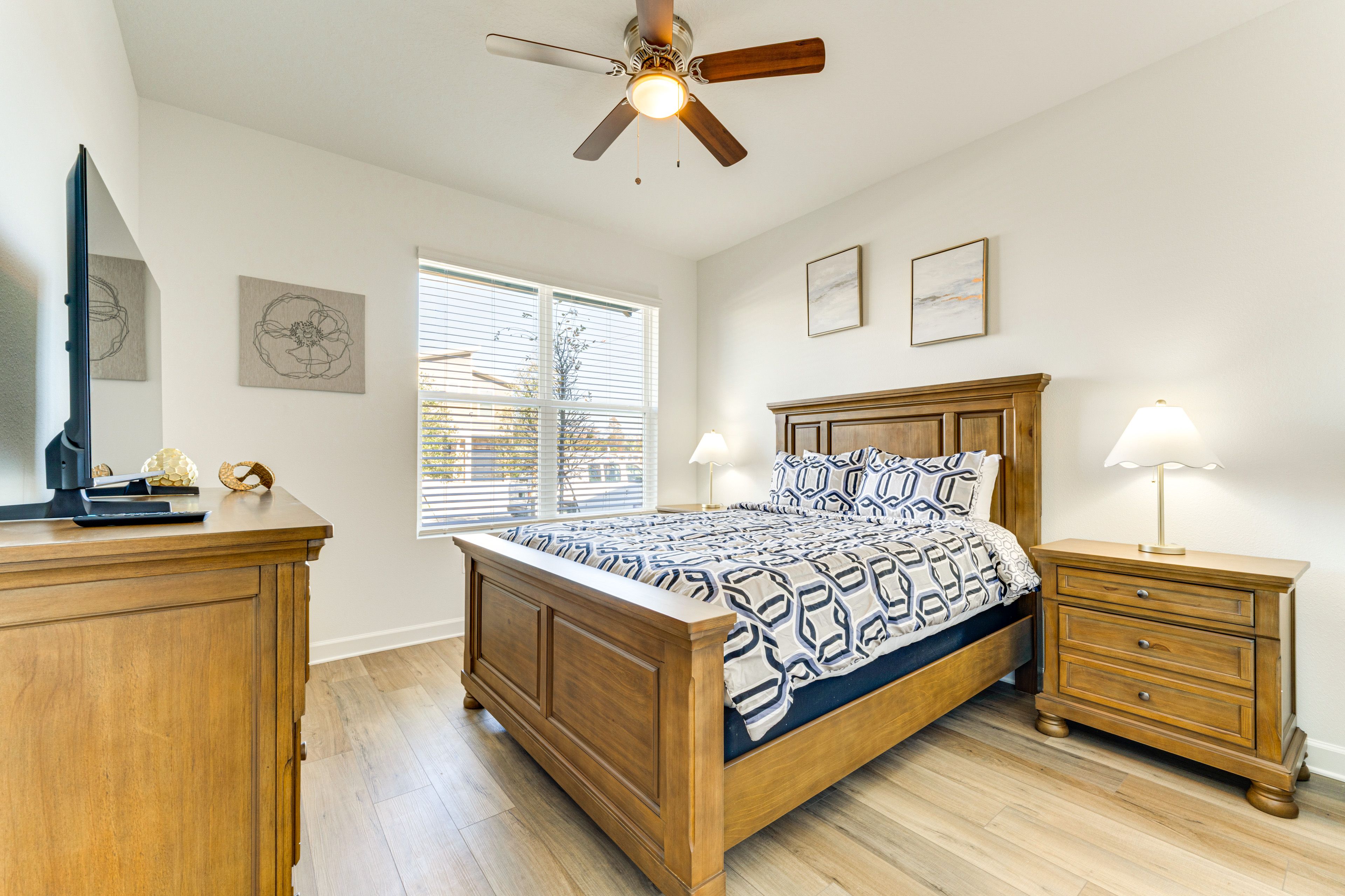 Bedroom 2 | 1st Floor | Queen Bed