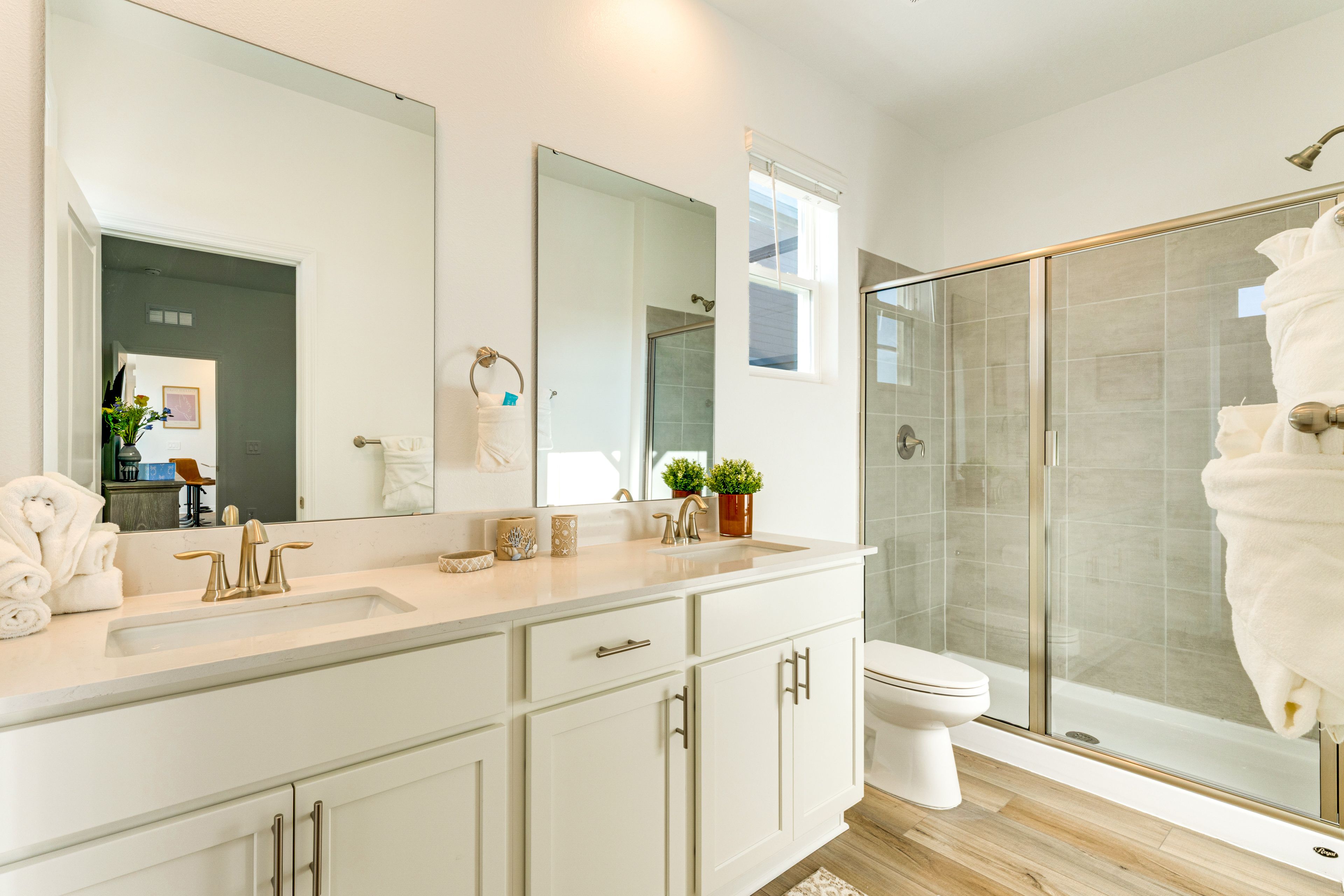 Full Bathroom | 1st Floor