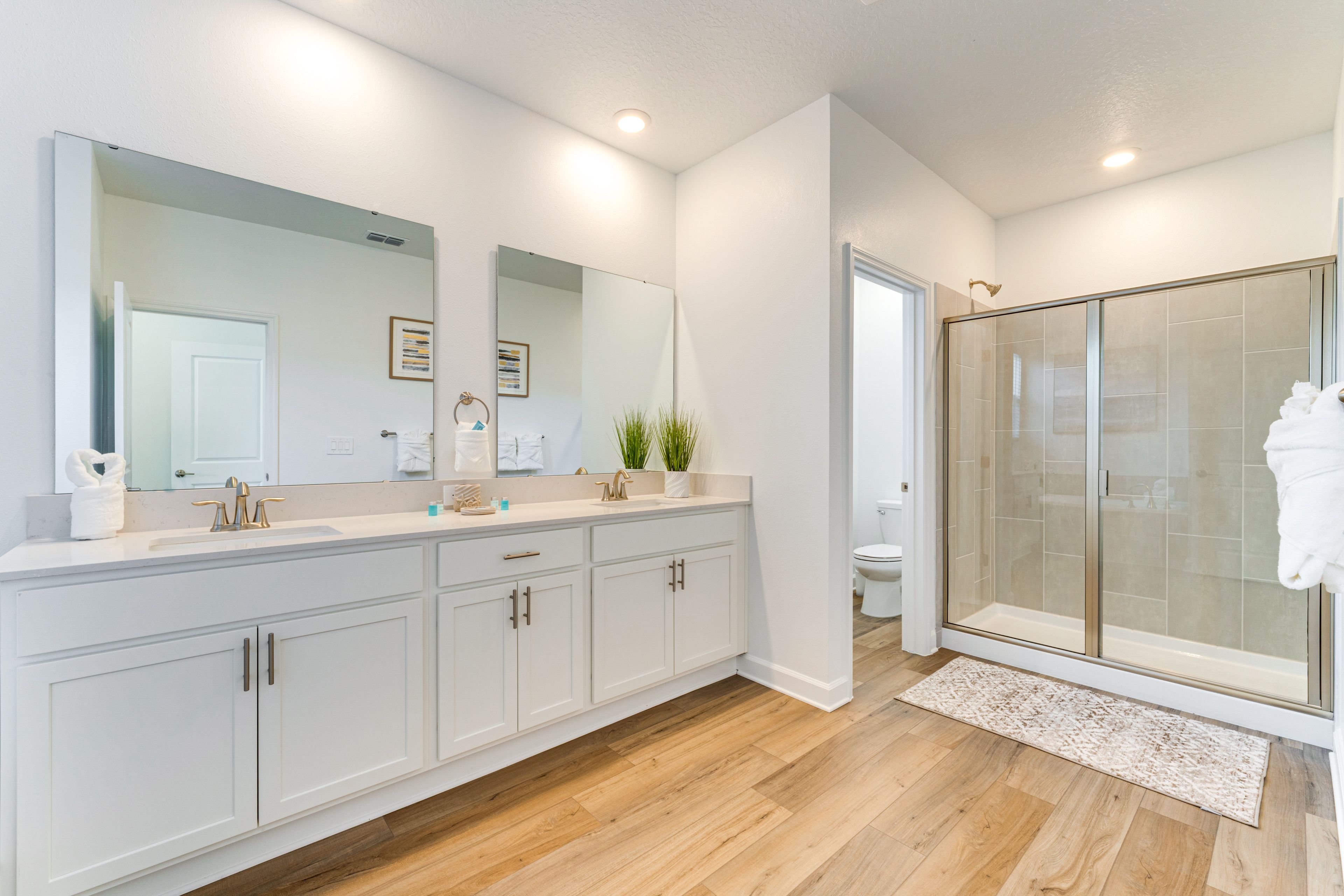 Full Bathroom | 2nd Floor