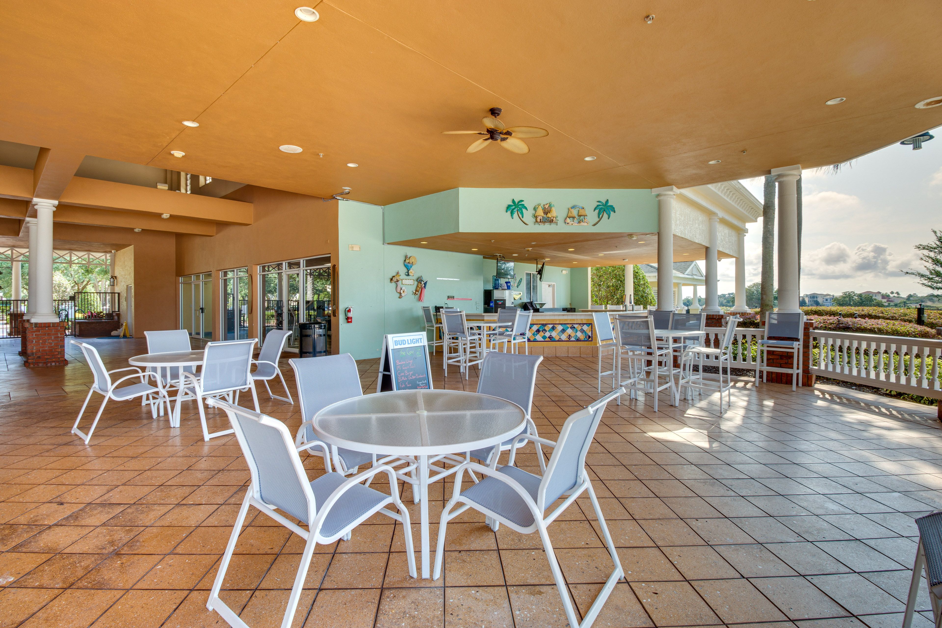 Community Amenities | On-Site Dining | Ping Pong Tables