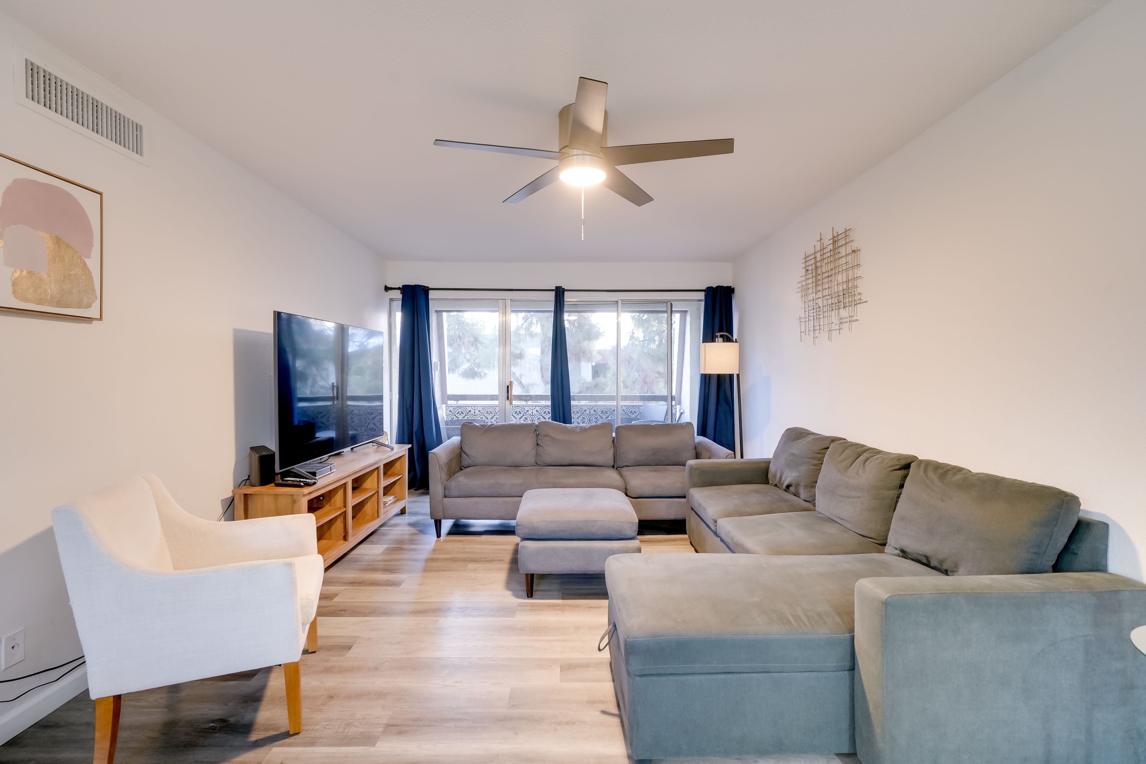 Living Room | Smart TV | Free WiFi