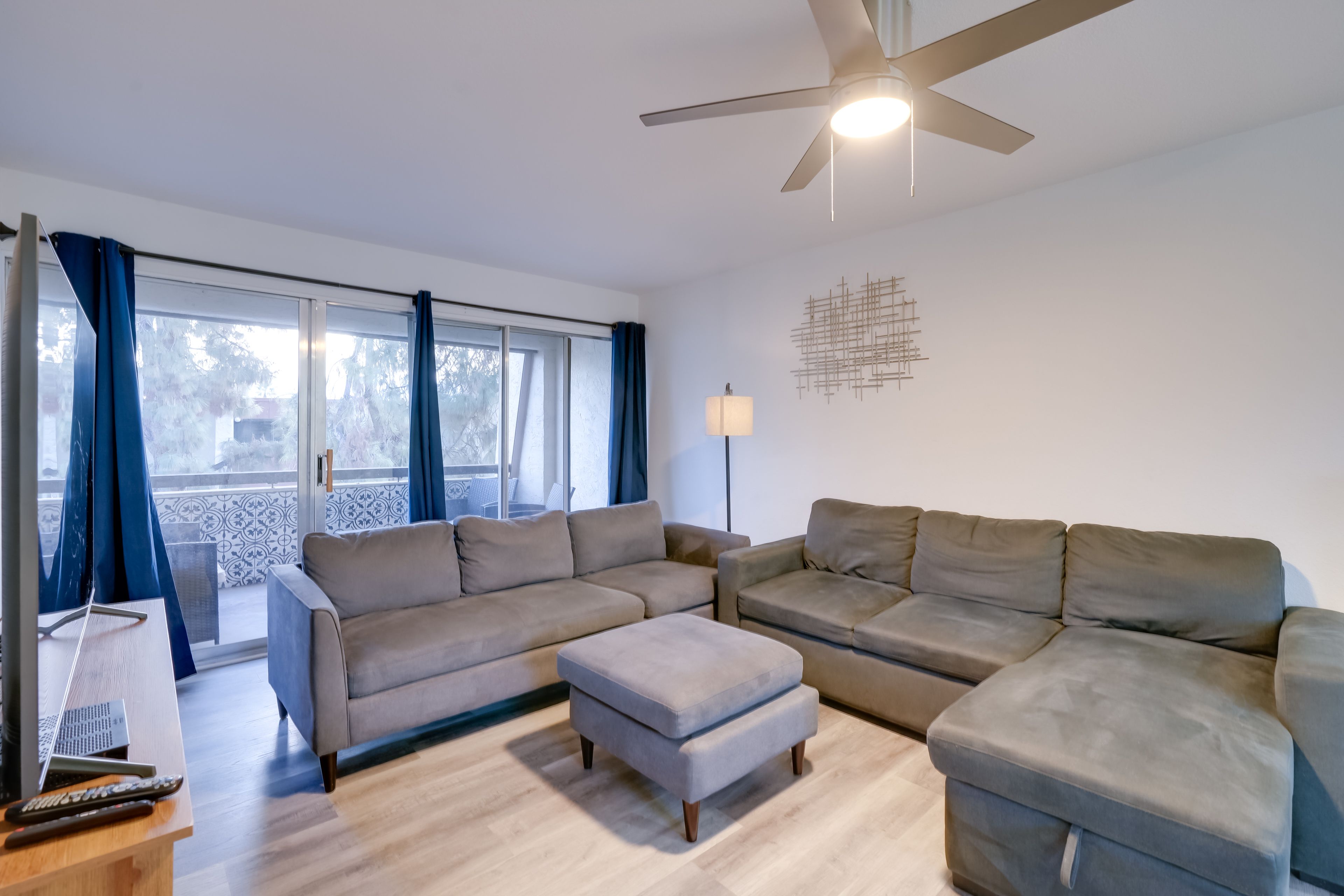 Living Room | Smart TV | Free WiFi