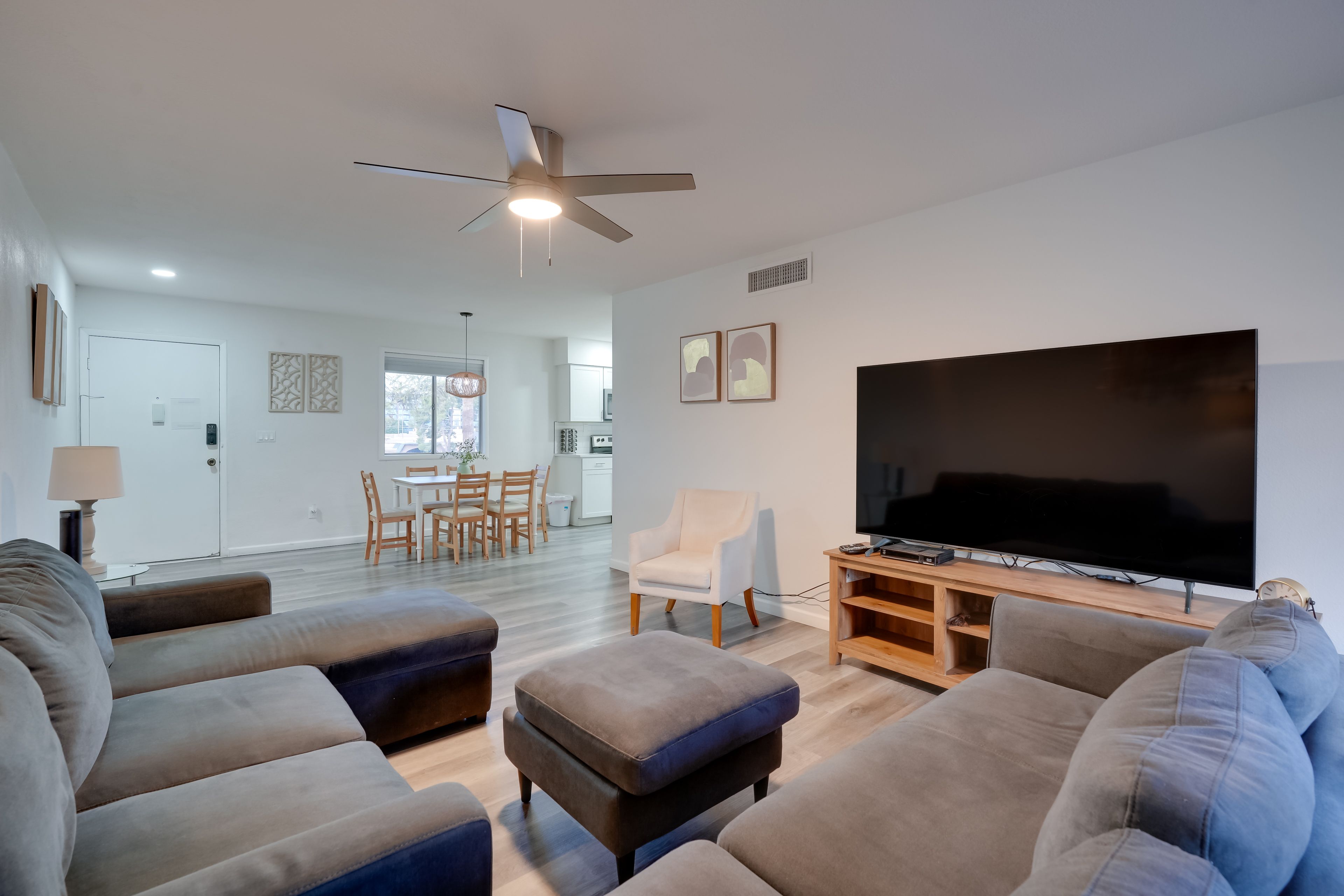 Living Room | Smart TV | Free WiFi