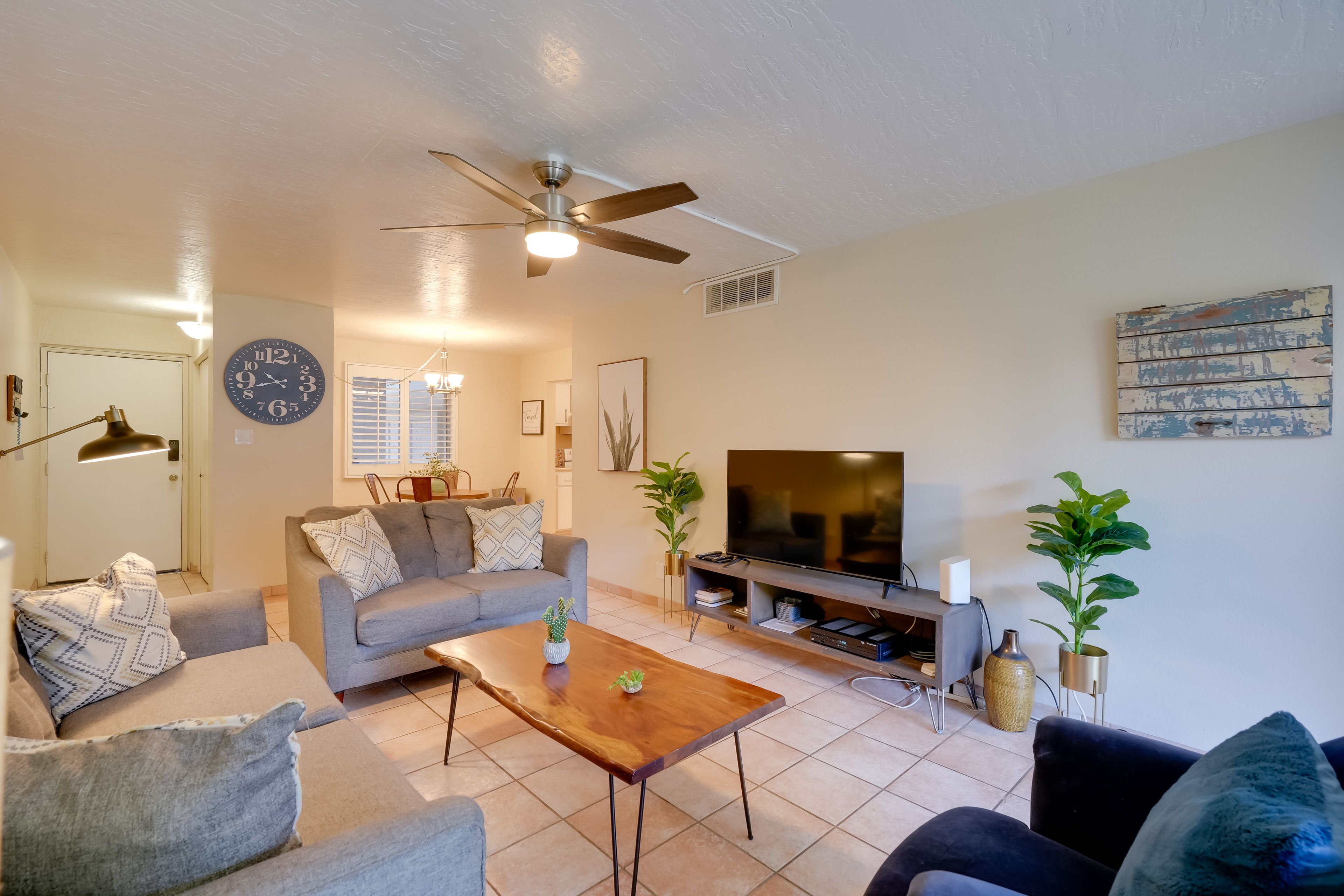 Living Room | Smart TV | Free WiFi