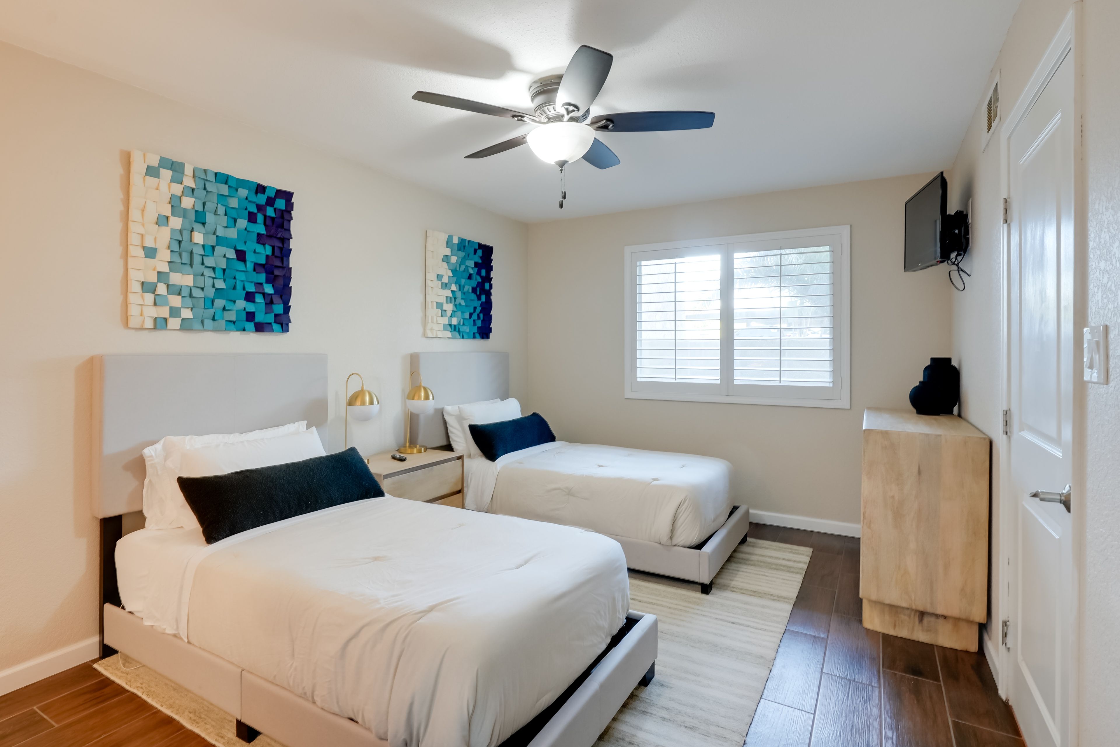 Bedroom 2 | 2 Twin Beds