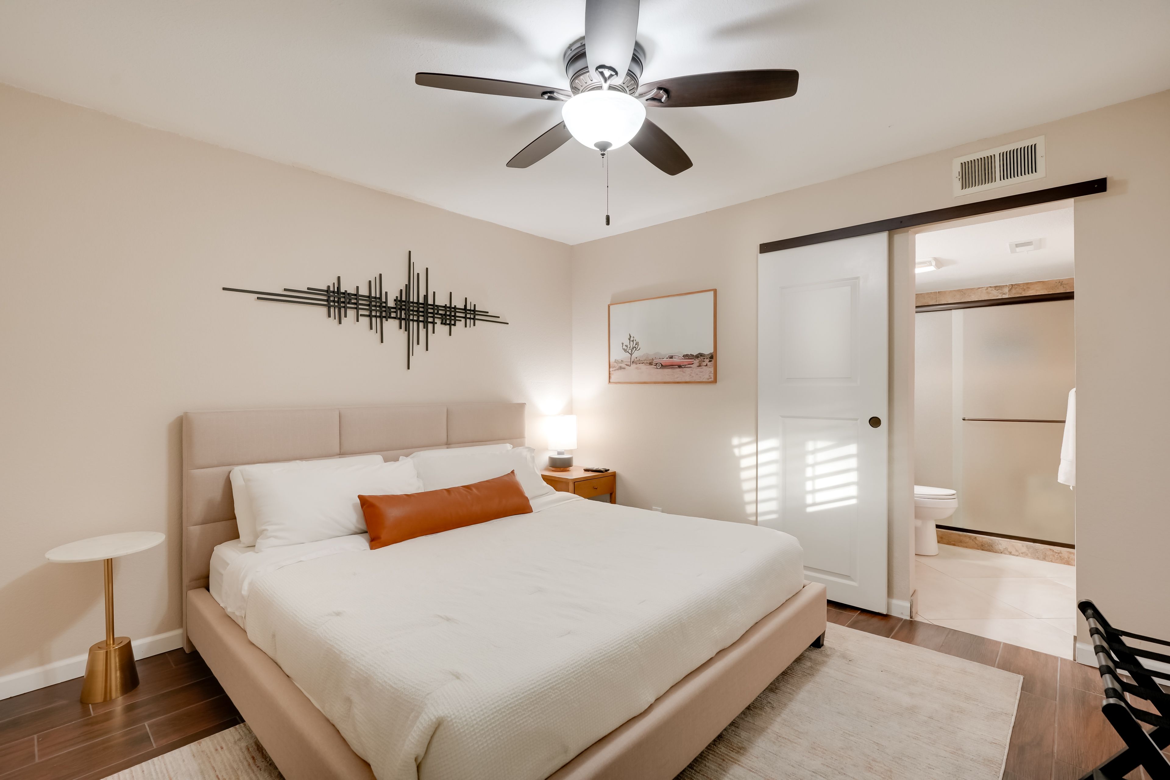 Bedroom 1 | King Bed