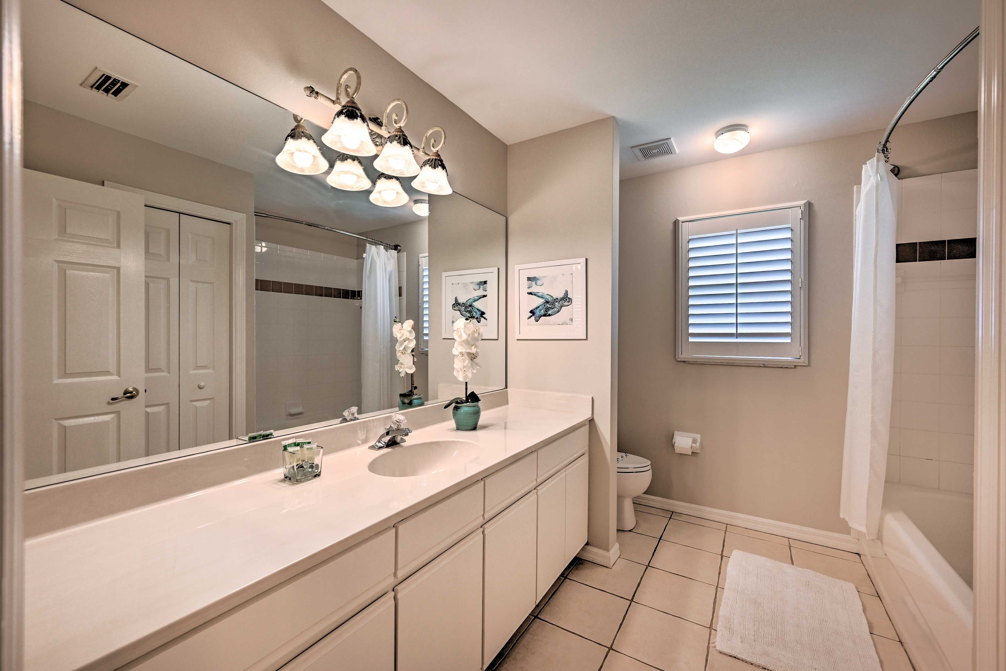 Full Bathroom | Complimentary Toiletries