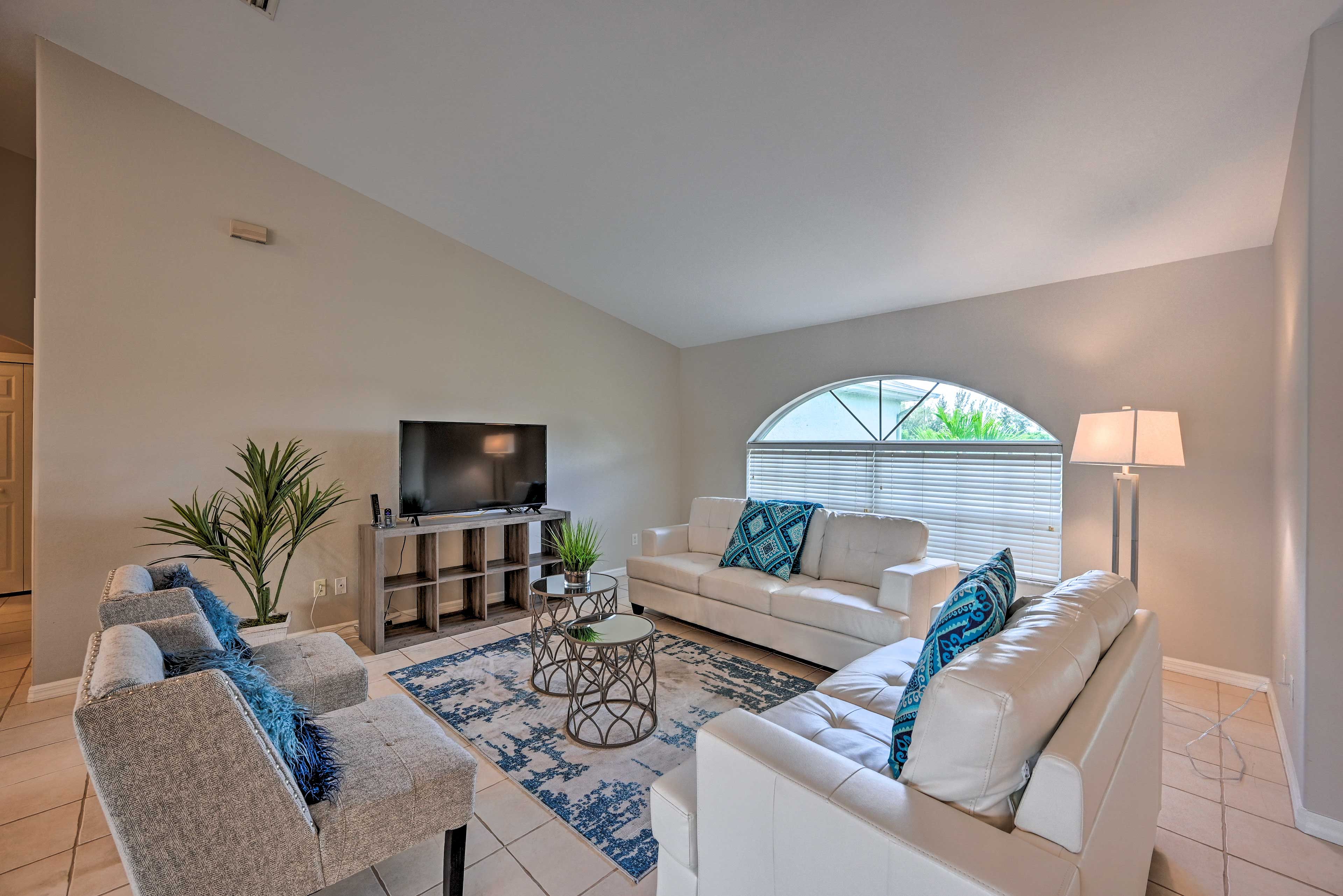 Living Room | Smart TV | Central A/C & Heating