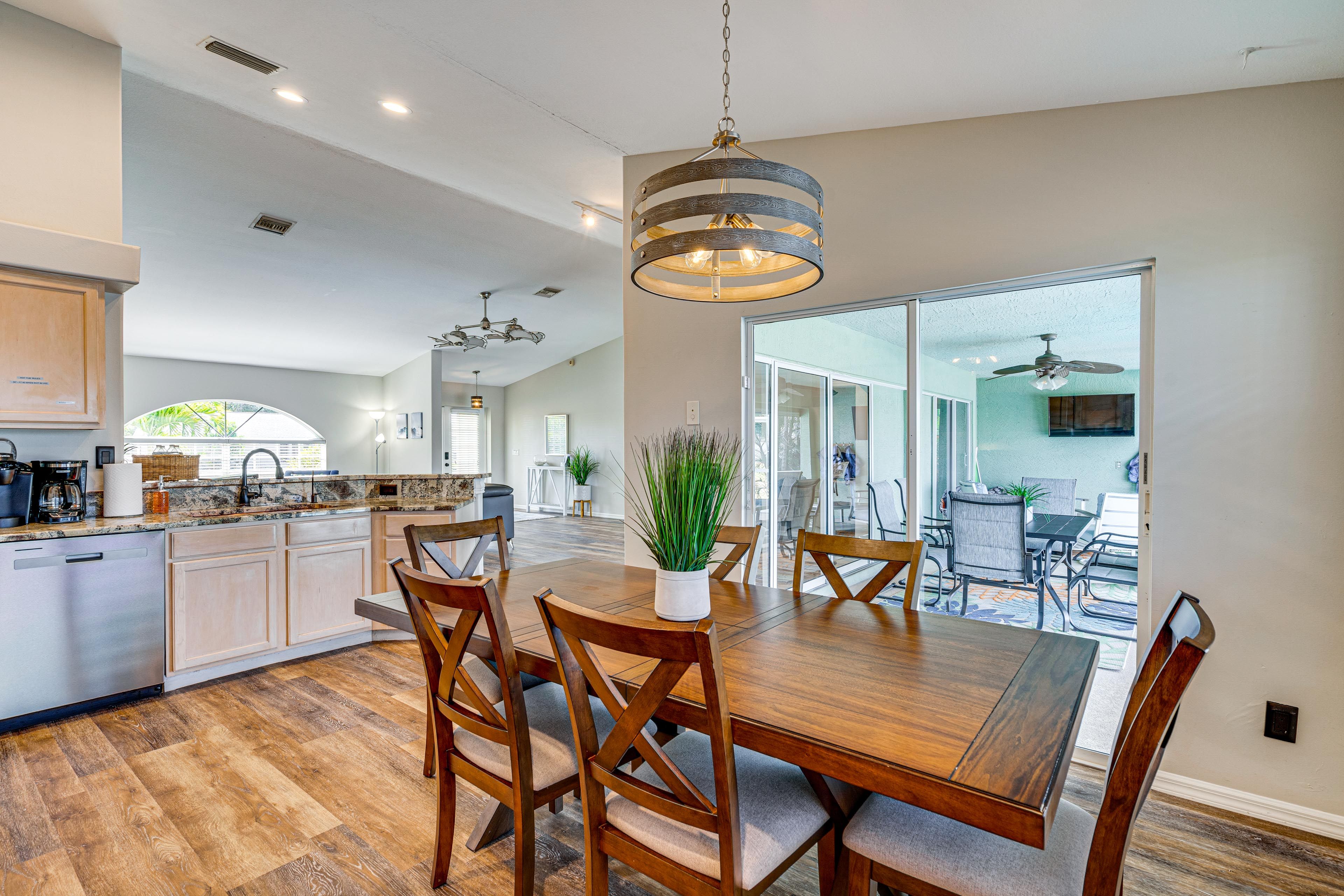 Kitchen | Dining Table | Dishware & Flatware Provided